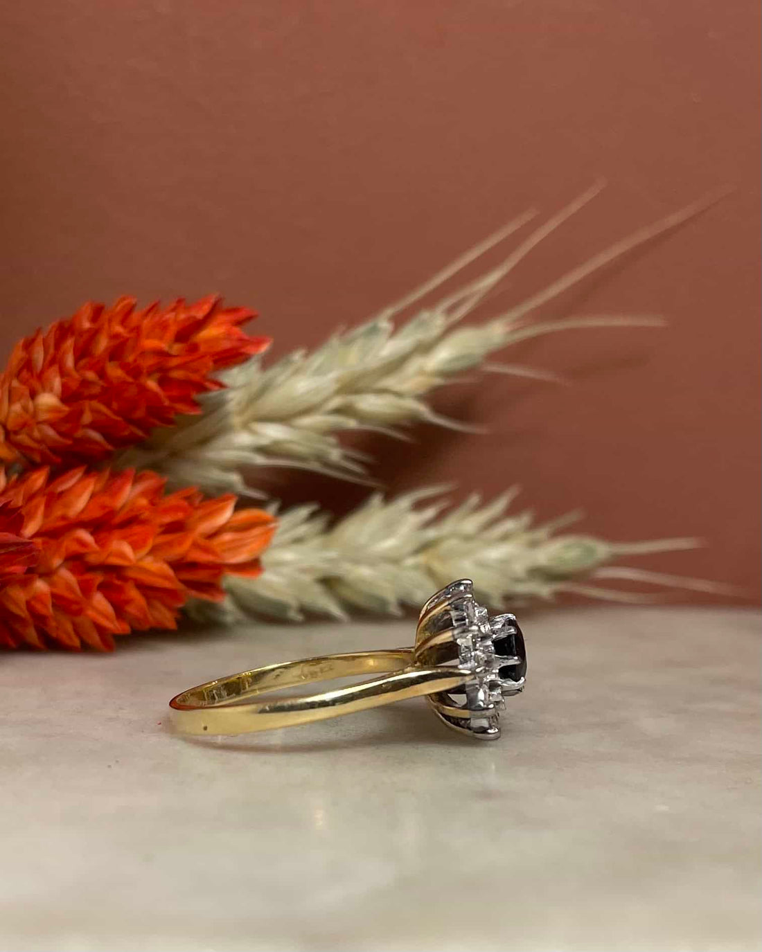 Bague Marguerite Saphir &amp; Diamants &quot;Aliyah&quot; - Elliade Paris