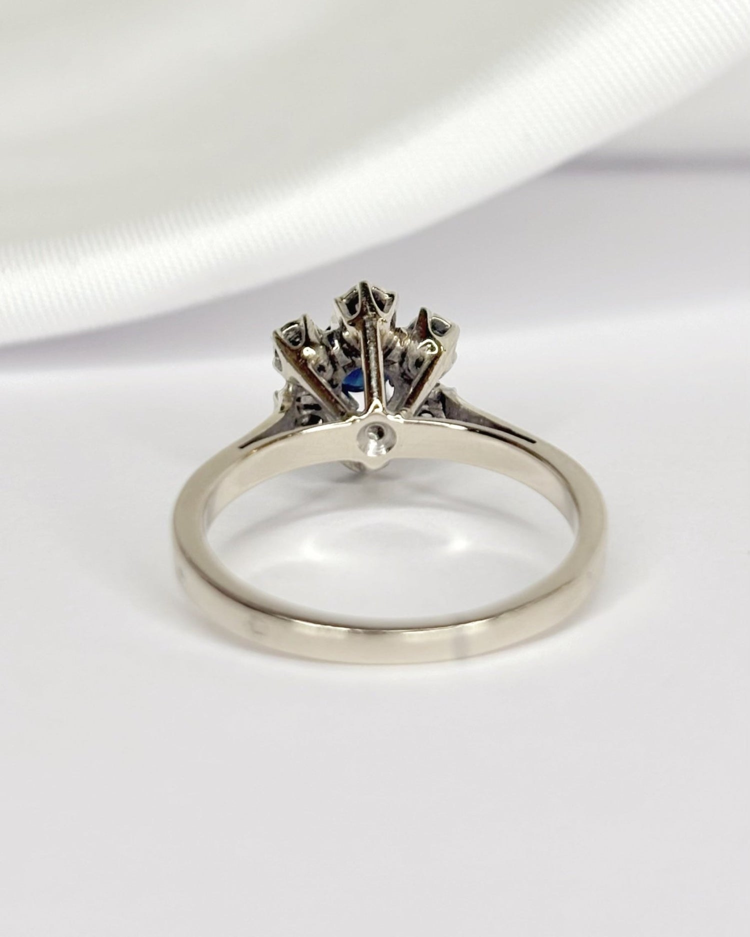Bague Marguerite Saphir &amp; Diamants "Aneya" - Elliade Paris