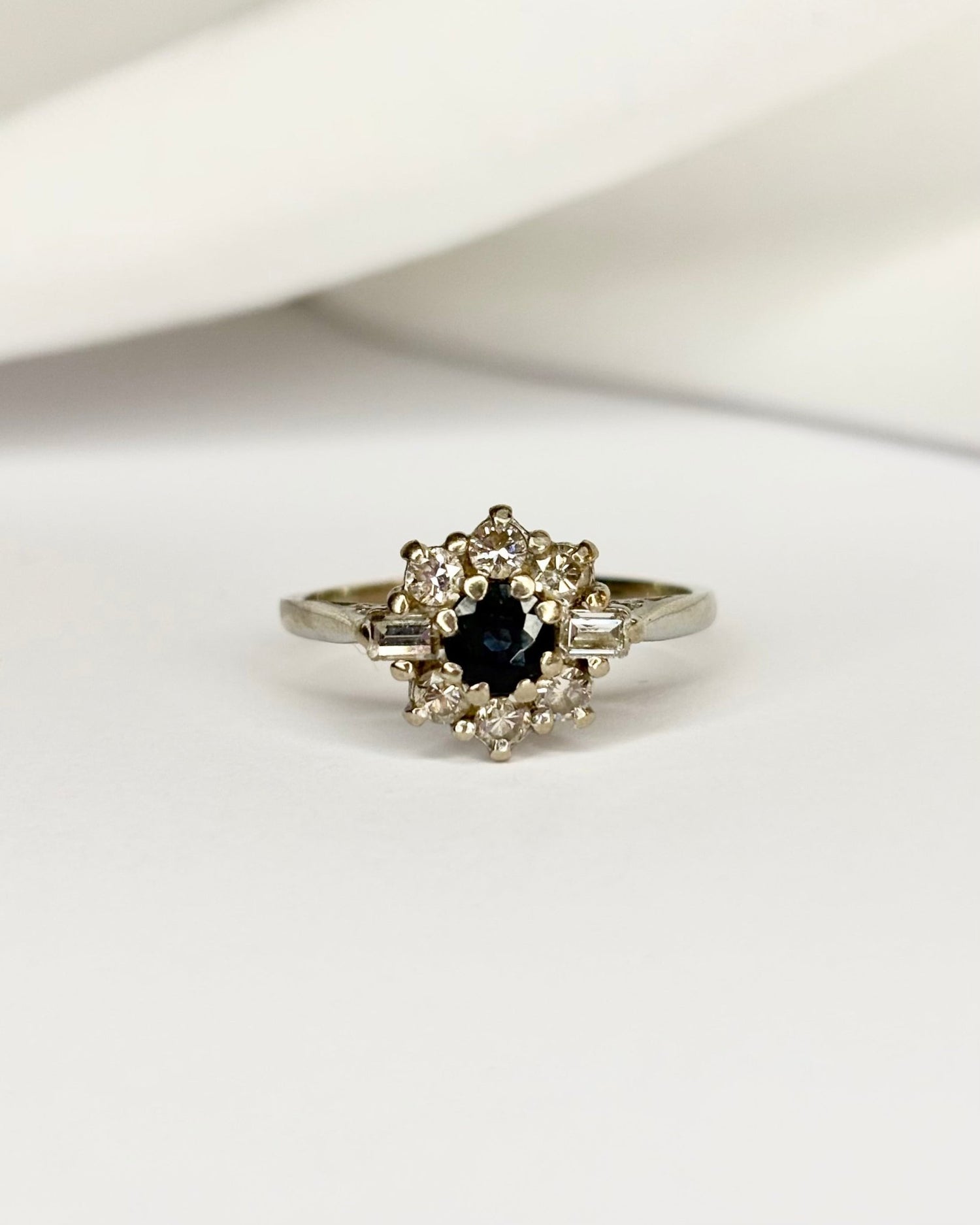 Bague Marguerite Saphir &amp; Diamants baguette &quot;Mina&quot; - Elliade Paris