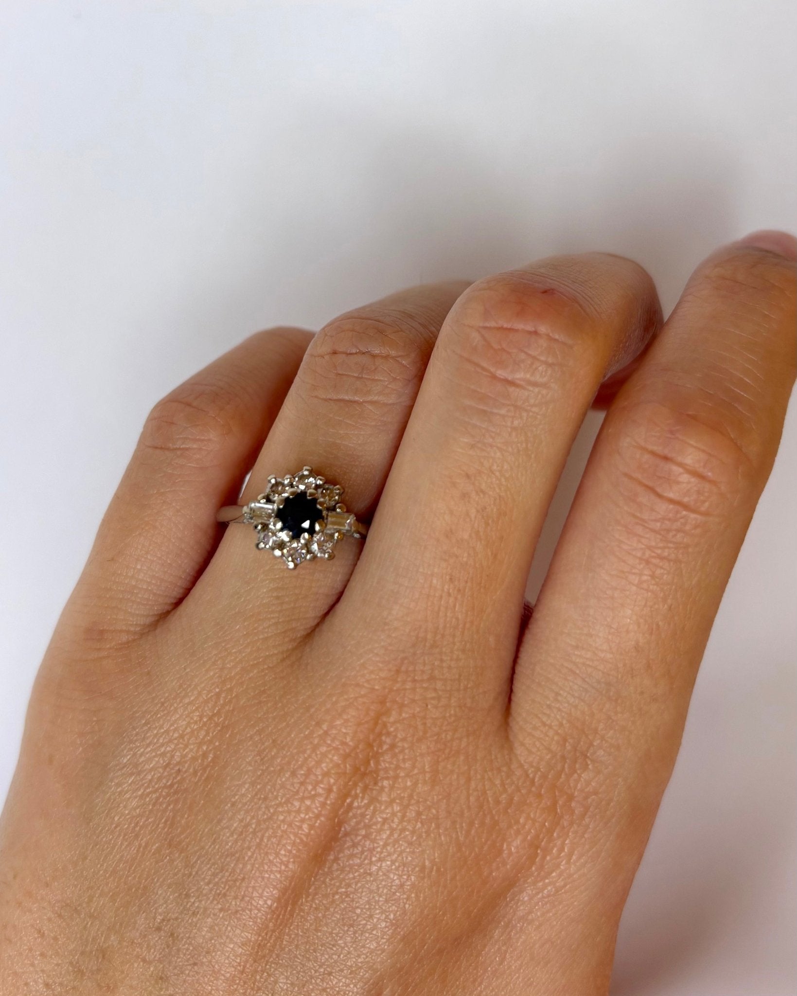 Bague Marguerite Saphir &amp; Diamants baguette "Mina" - Elliade Paris