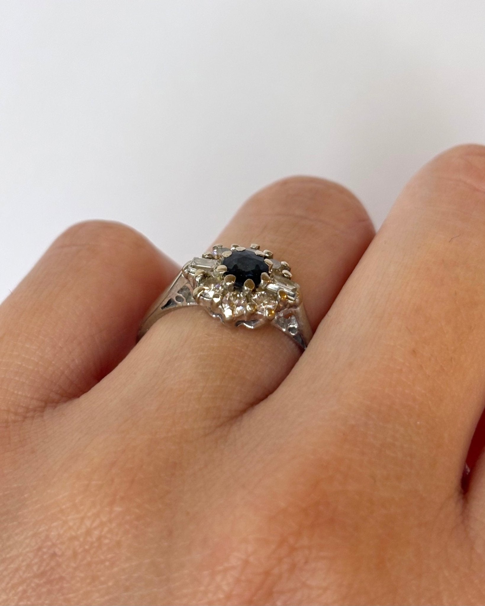 Bague Marguerite Saphir &amp; Diamants baguette "Mina" - Elliade Paris