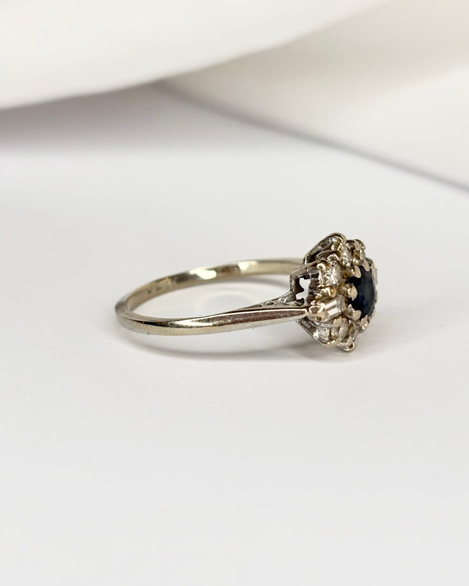 Bague Marguerite Saphir &amp; Diamants baguette &quot;Mina&quot; - Elliade Paris