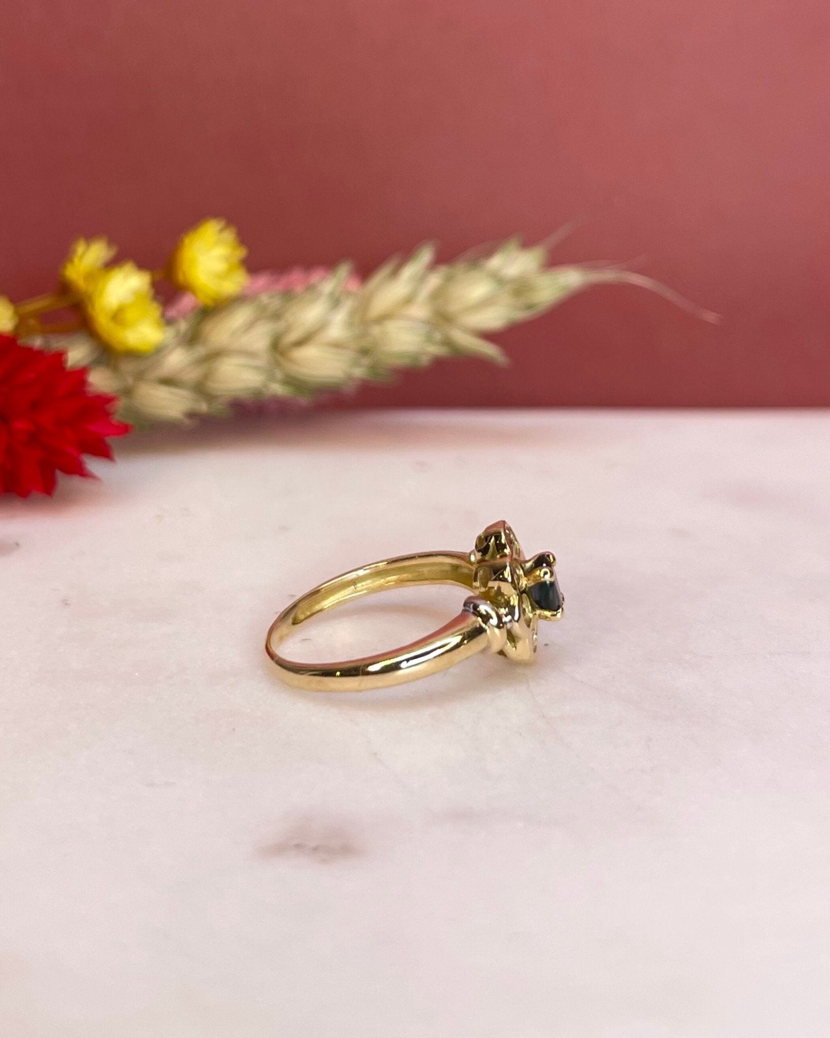 Bague Marguerite Saphir &amp; Diamants "Cabbalia" - Elliade Paris