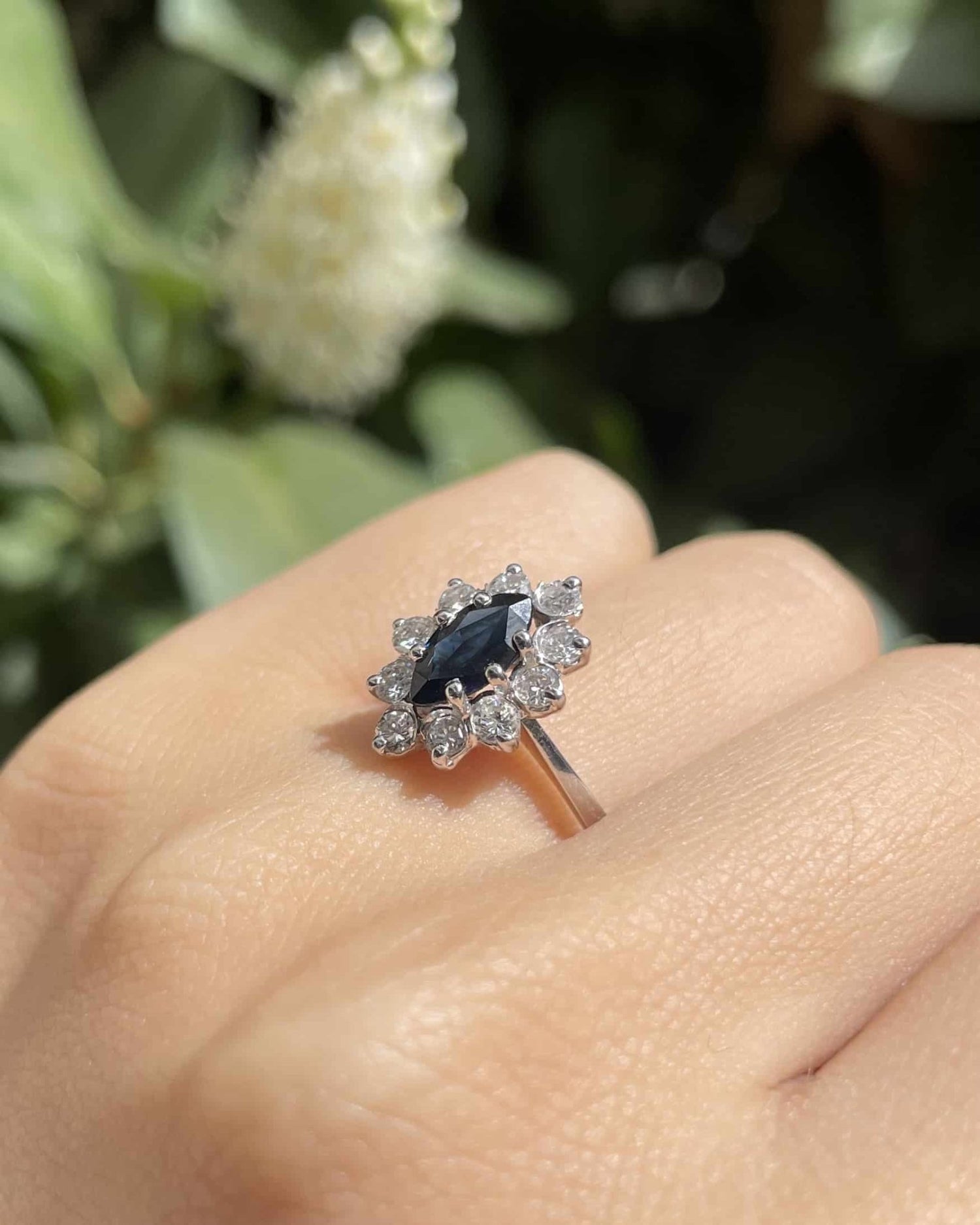 Bague Marguerite Saphir &amp; Diamants &quot;Calliopa&quot; - Elliade Paris