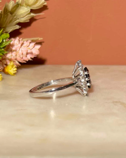 Bague Marguerite Saphir &amp; Diamants &quot;Calliopa&quot; - Elliade Paris
