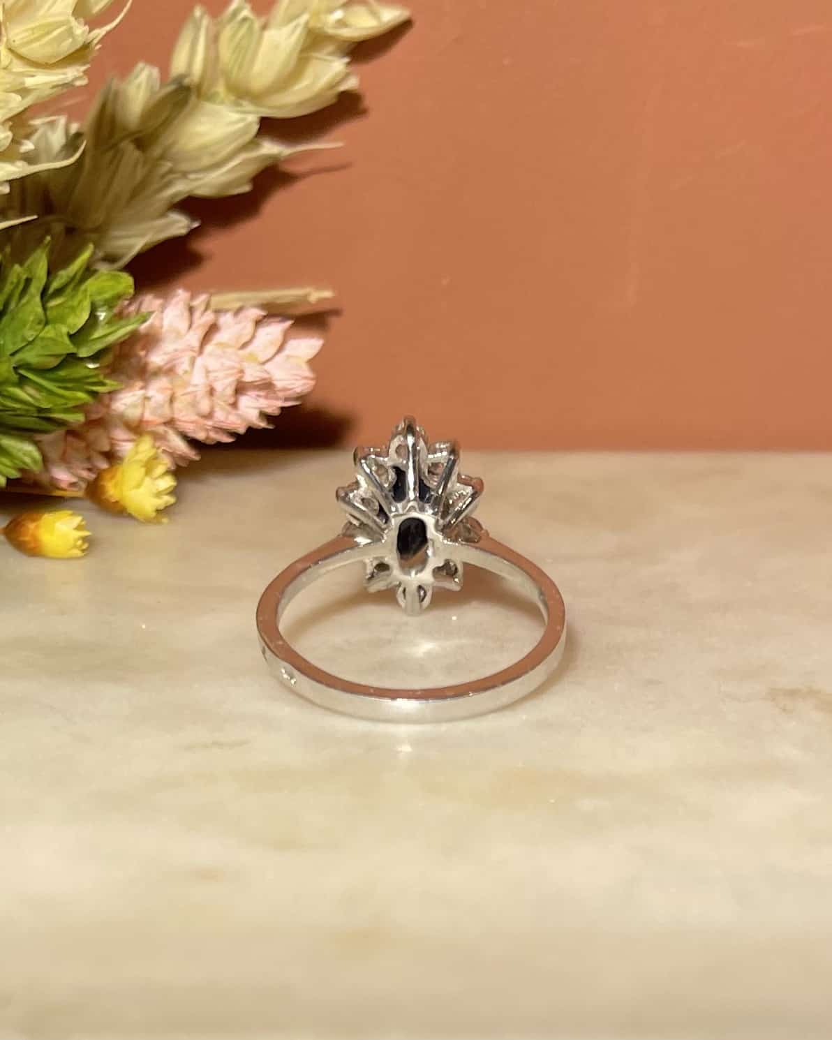 Bague Marguerite Saphir &amp; Diamants &quot;Calliopa&quot; - Elliade Paris