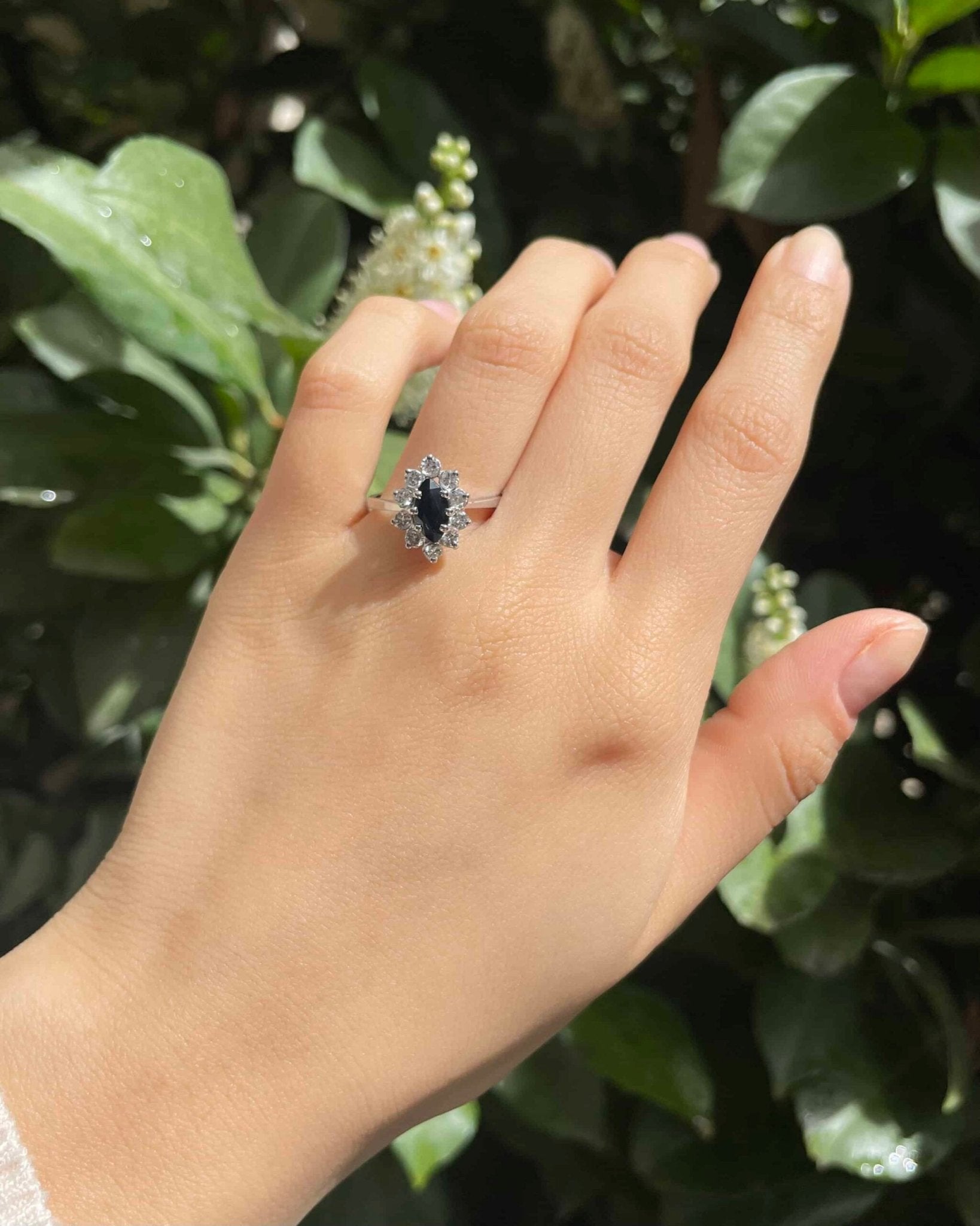 Bague Marguerite Saphir &amp; Diamants "Calliopa" - Elliade Paris