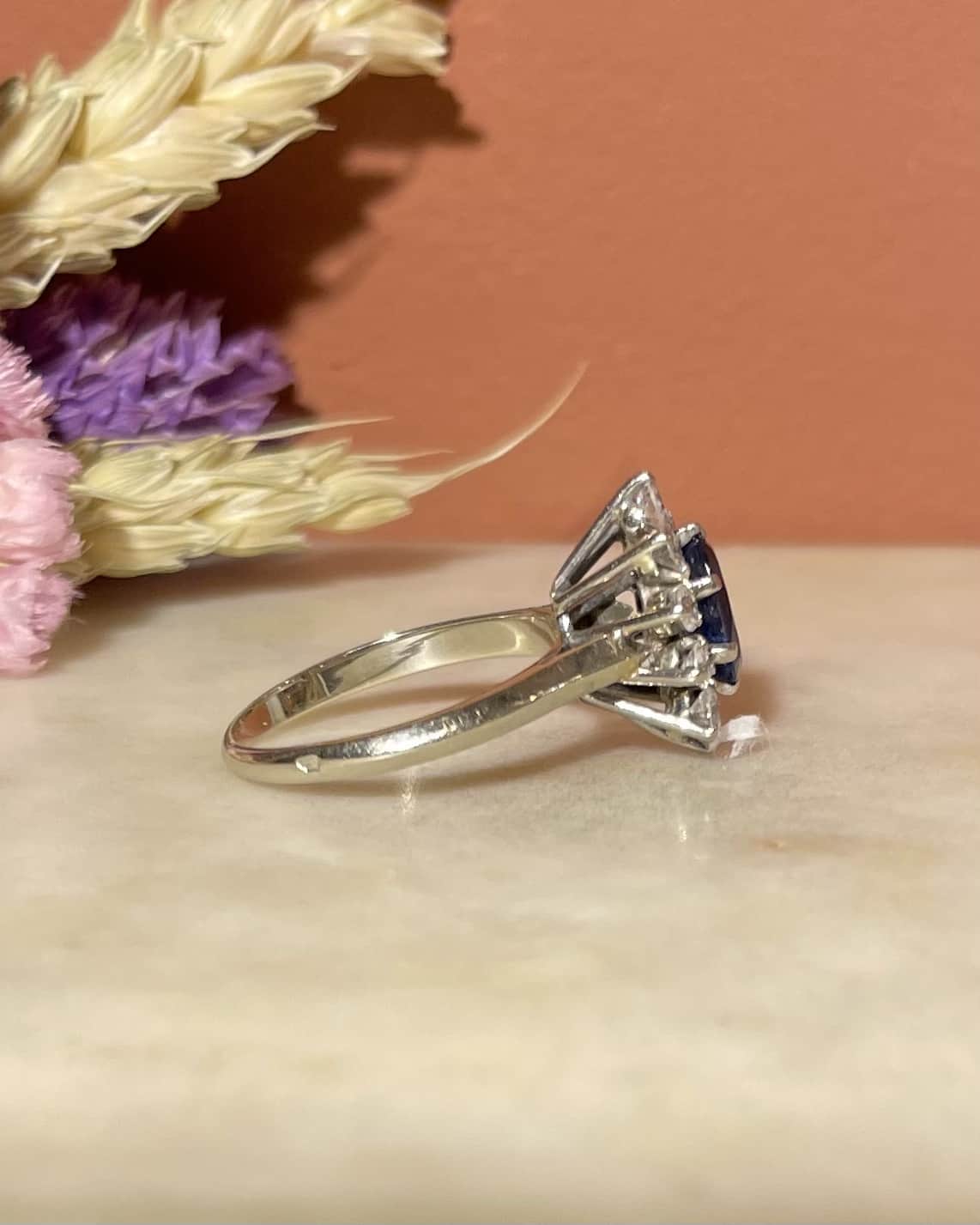 Bague Marguerite Saphir &amp; Diamants &quot;Caspian&quot; - Elliade Paris