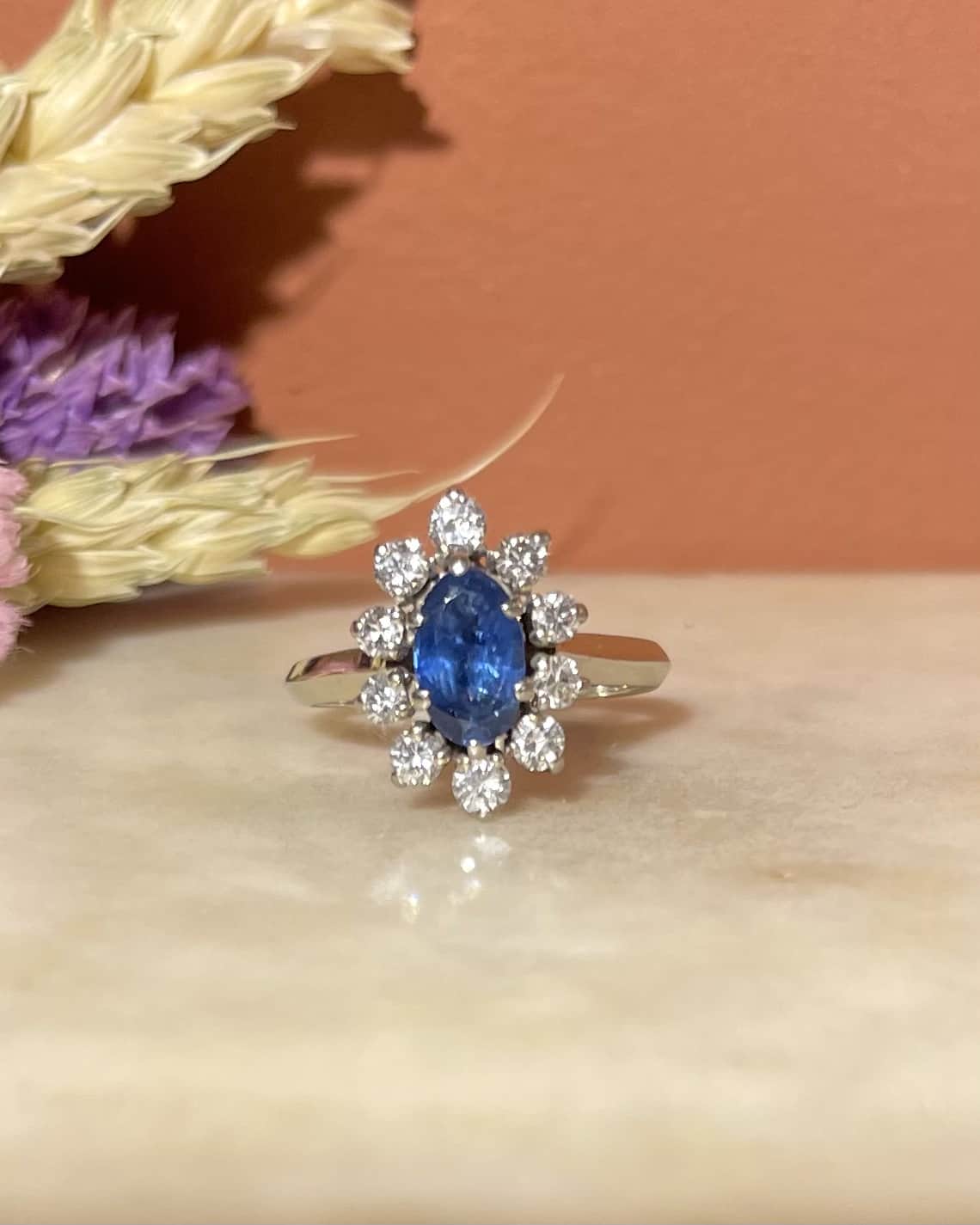Bague Marguerite Saphir &amp; Diamants &quot;Caspian&quot; - Elliade Paris