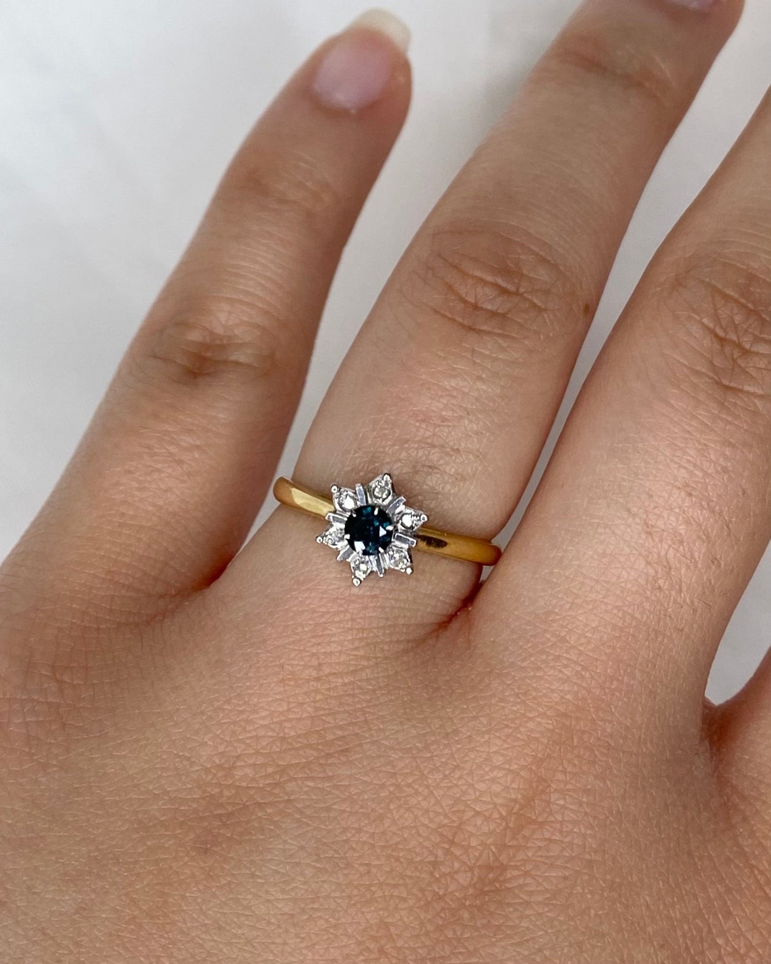 Bague Marguerite Saphir &amp; Diamants "Cristina" - Elliade Paris