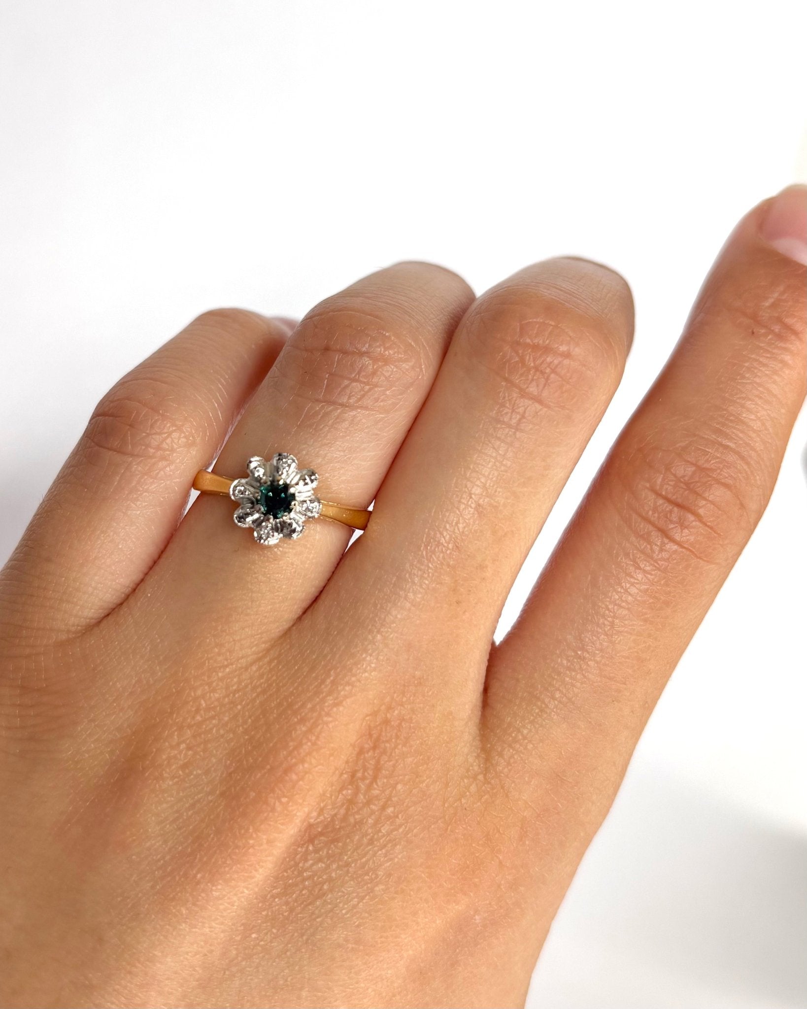 Bague Marguerite Saphir &amp; Diamants "Cyane" - Elliade Paris