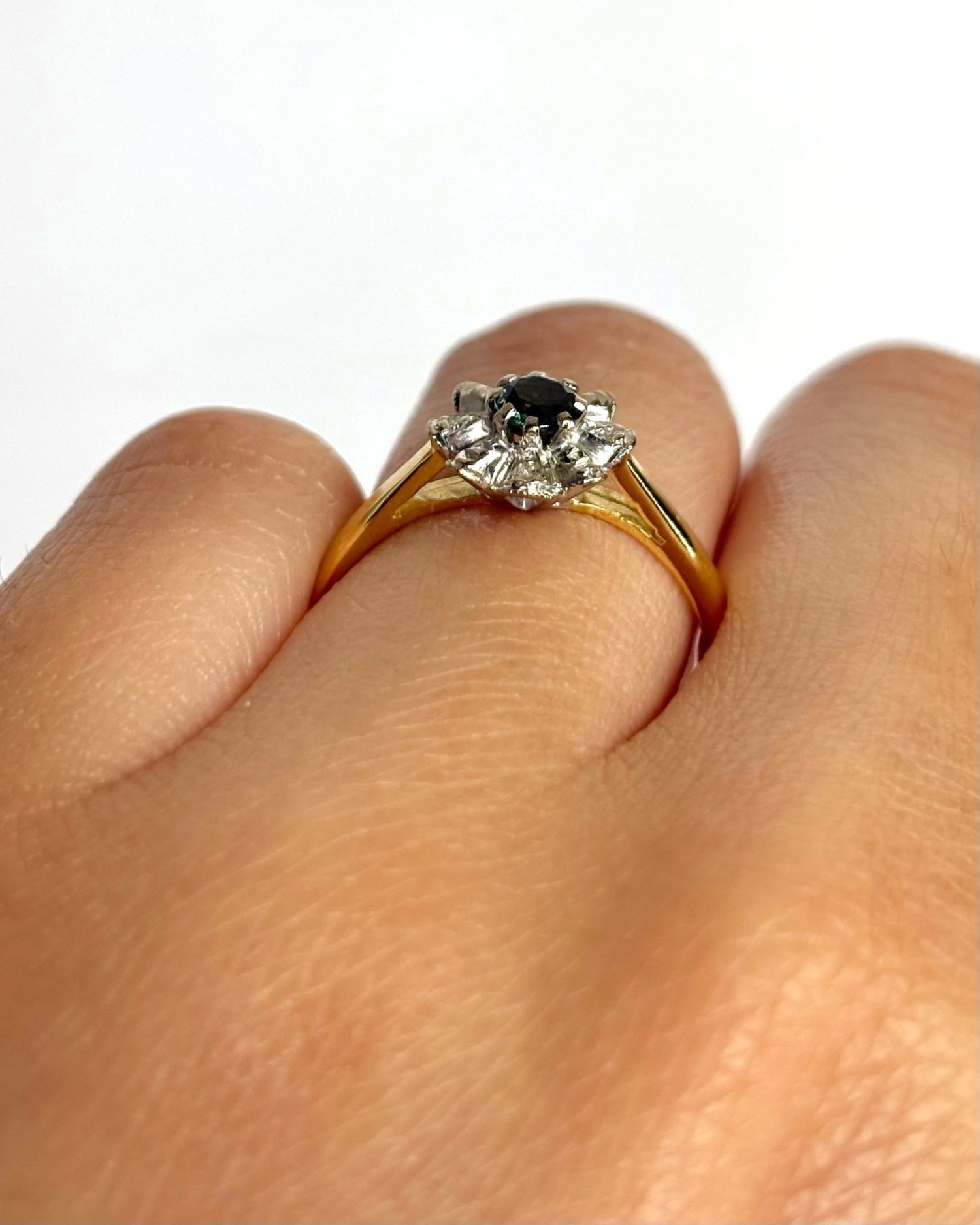 Bague Marguerite Saphir &amp; Diamants "Cyane" - Elliade Paris