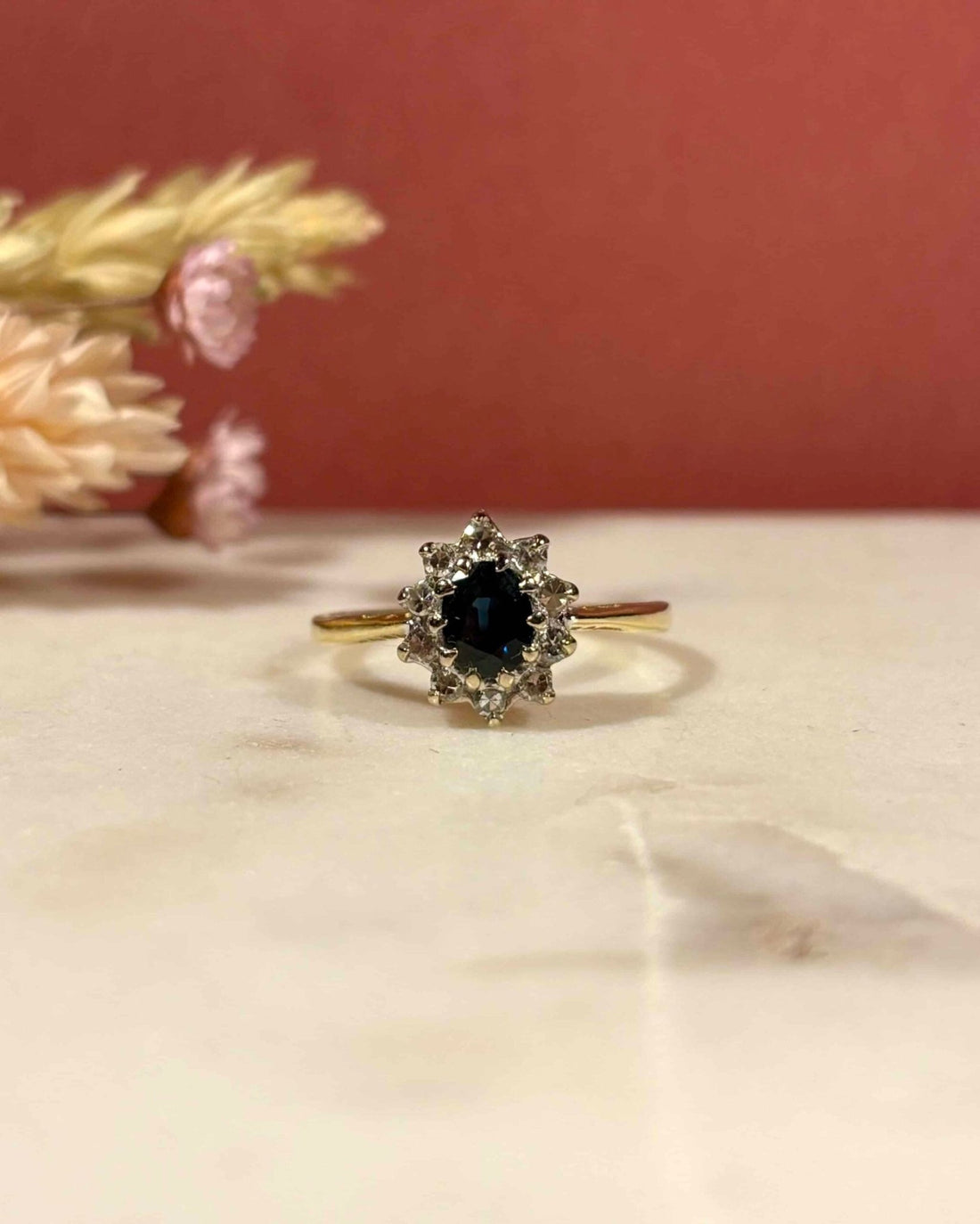 Bague Marguerite Saphir &amp; Diamants &quot;Dana&quot; - Elliade Paris