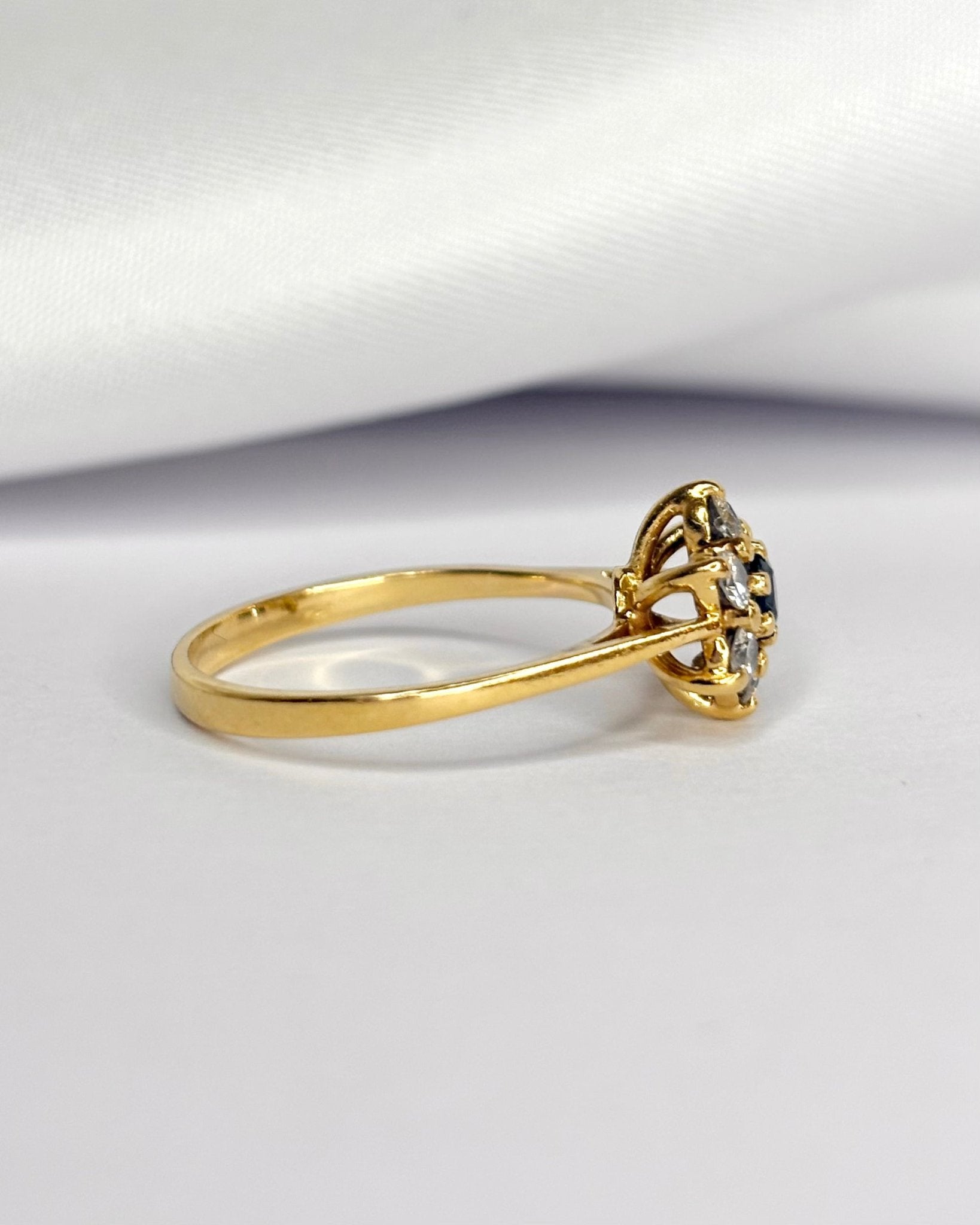 Bague Marguerite Saphir &amp; Diamants "Edwige" - Elliade Paris
