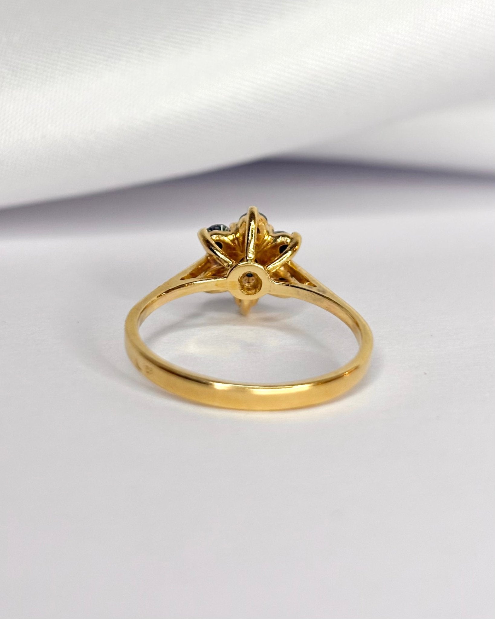 Bague Marguerite Saphir &amp; Diamants "Edwige" - Elliade Paris