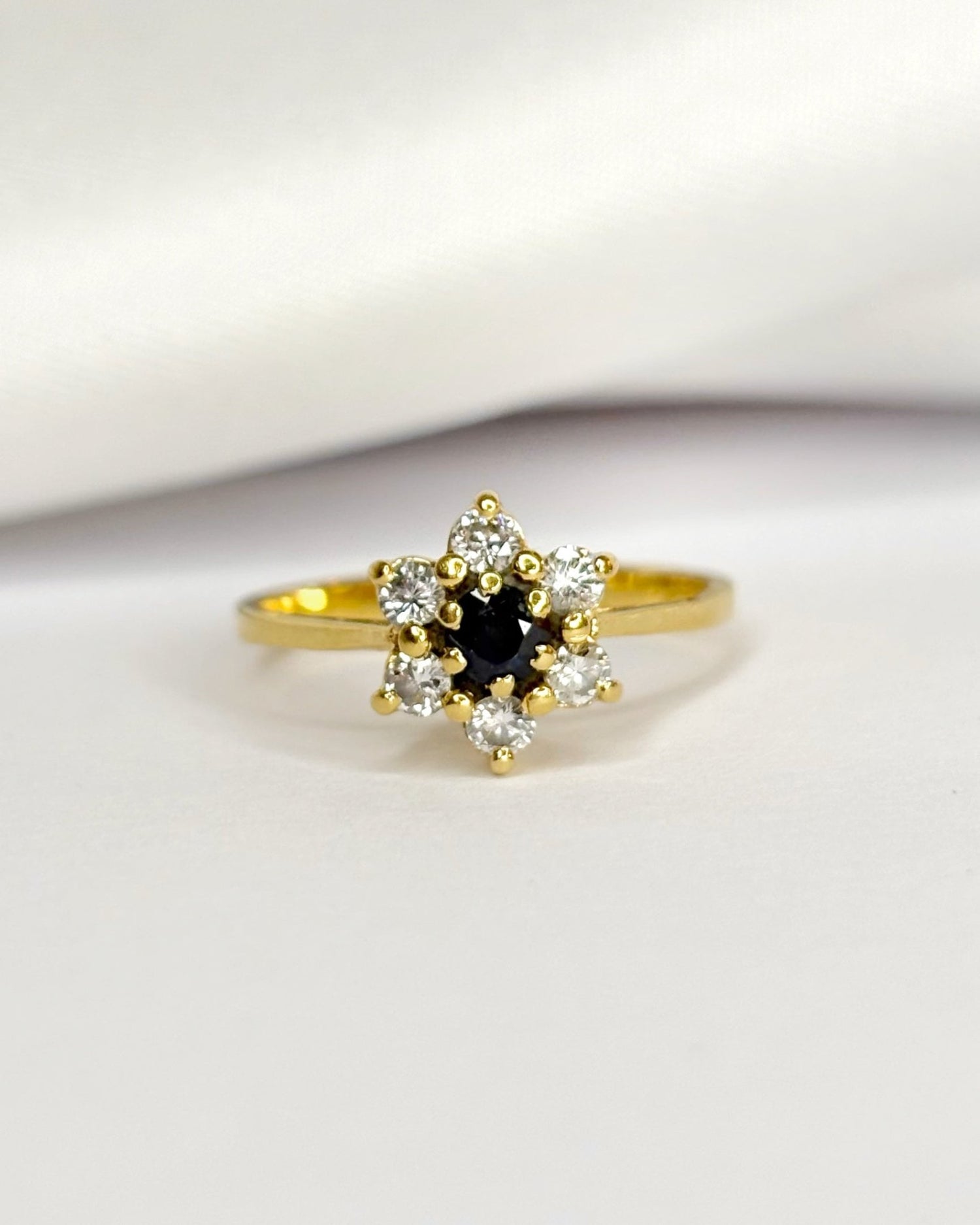 Bague Marguerite Saphir &amp; Diamants "Edwige" - Elliade Paris