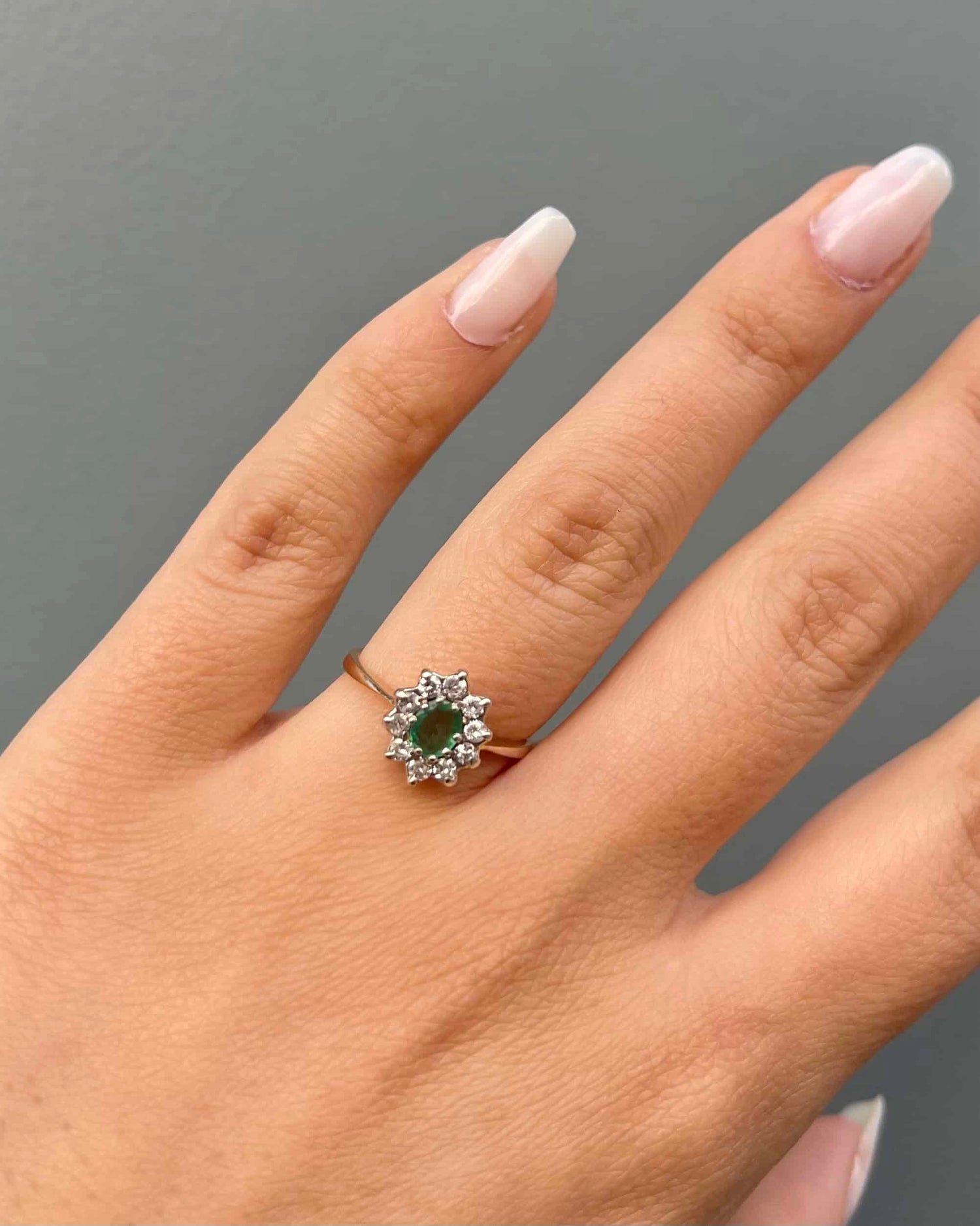 Bague Marguerite Émeraude &amp; 10 Diamants &quot;Victoria&quot;