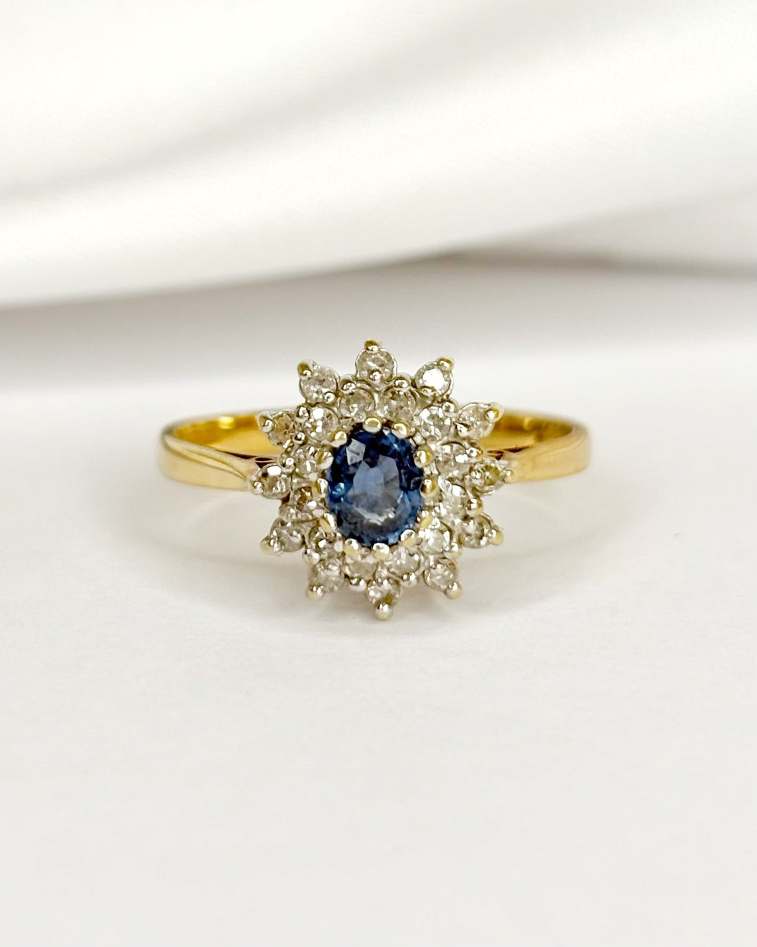 Bague Marguerite Saphir &amp; Diamants "Emma" - Elliade Paris