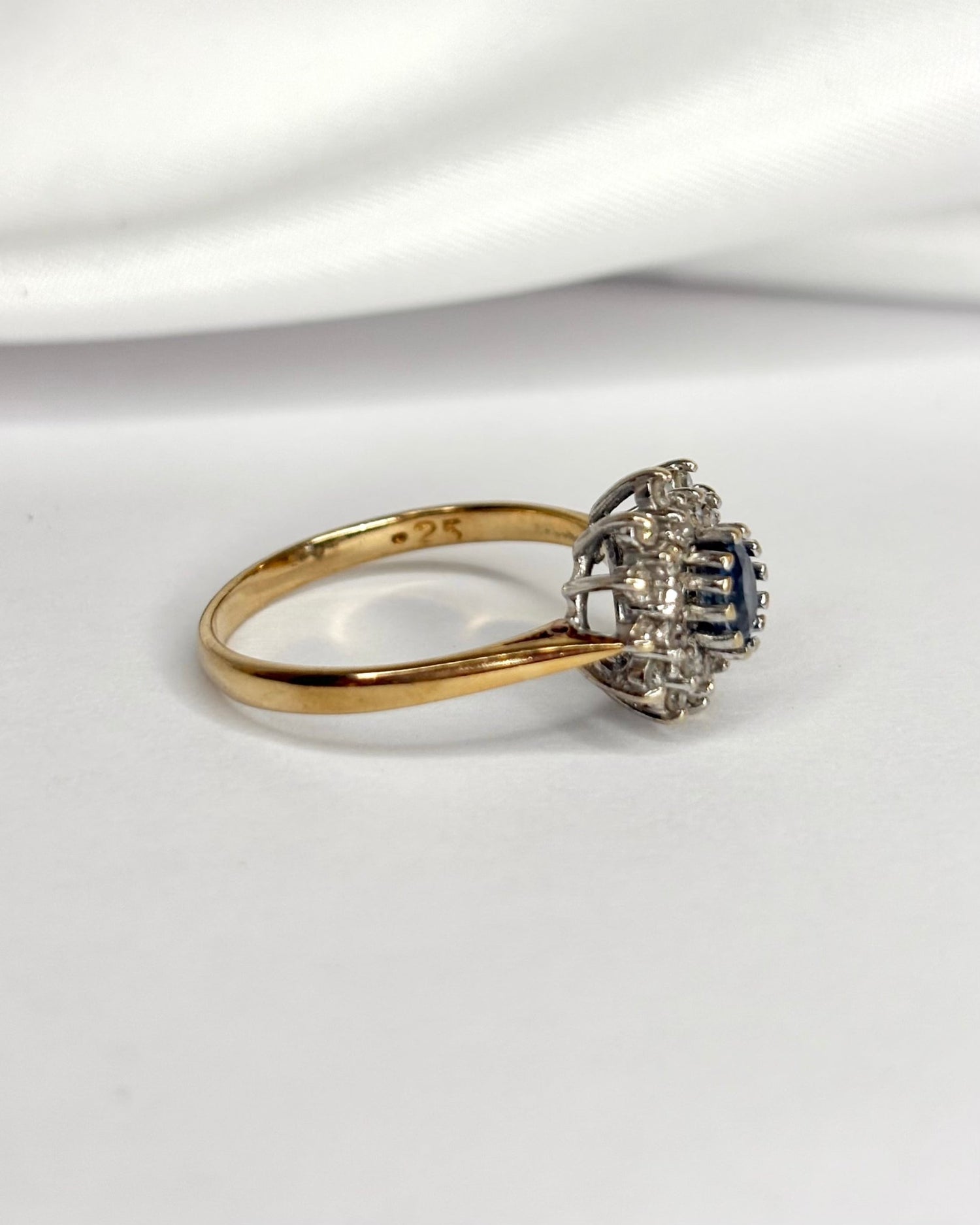 Bague Marguerite Saphir &amp; Diamants "Emma" - Elliade Paris