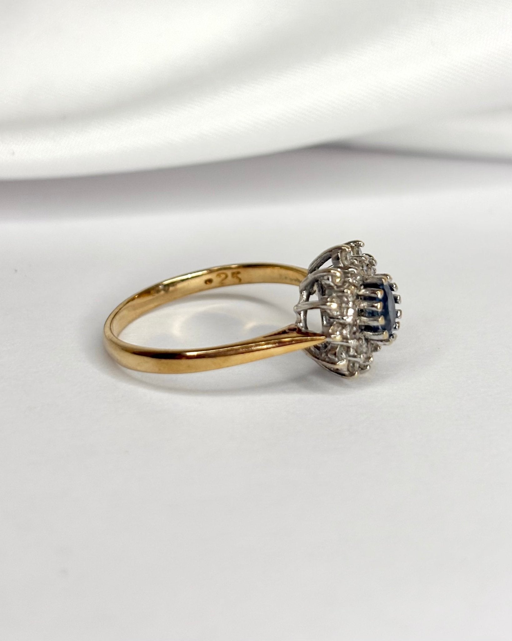 Bague Marguerite Saphir &amp; Diamants "Emma" - Elliade Paris