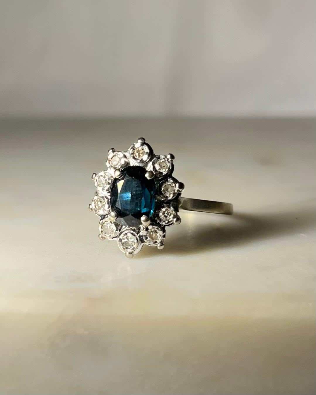Bague Marguerite Saphir &amp; Diamants "Emmi" - Elliade Paris