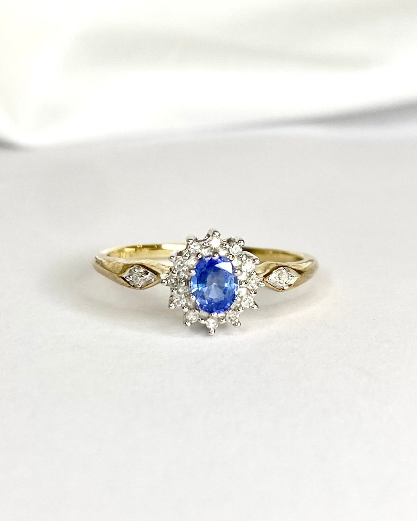 Bague Marguerite Saphir &amp; Diamants "Esma" - Elliade Paris