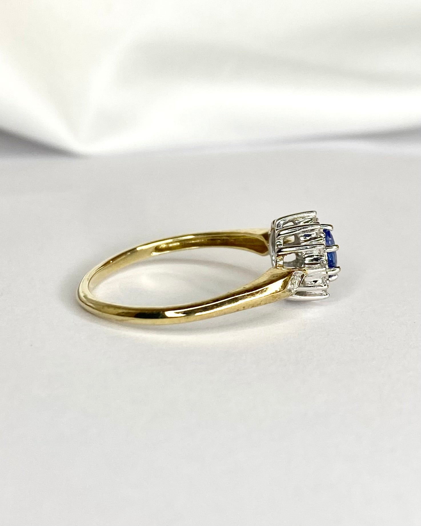 Bague Marguerite Saphir &amp; Diamants "Esma" - Elliade Paris