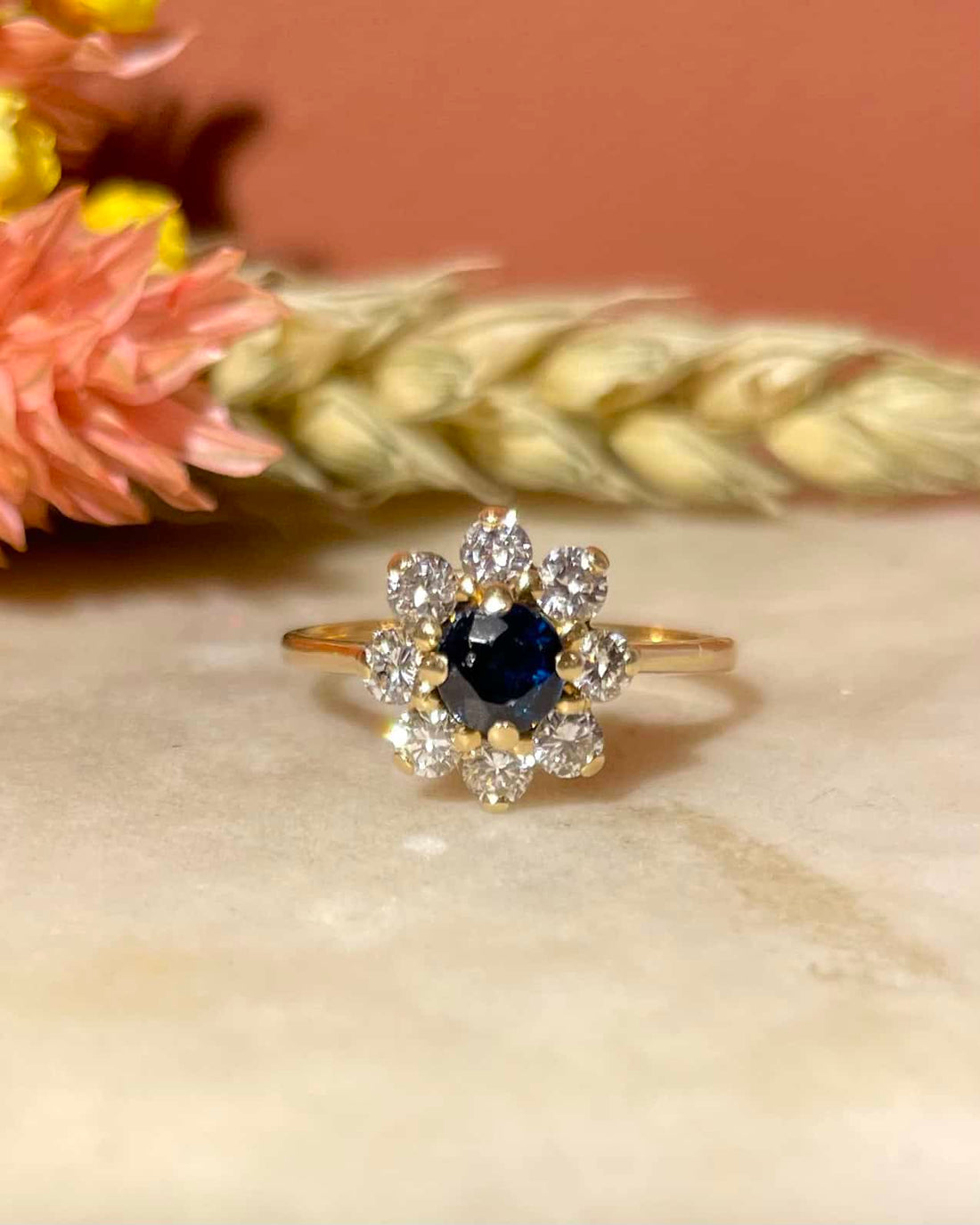 Bague Marguerite Saphir &amp; Diamants &quot;Faith&quot; - Elliade Paris