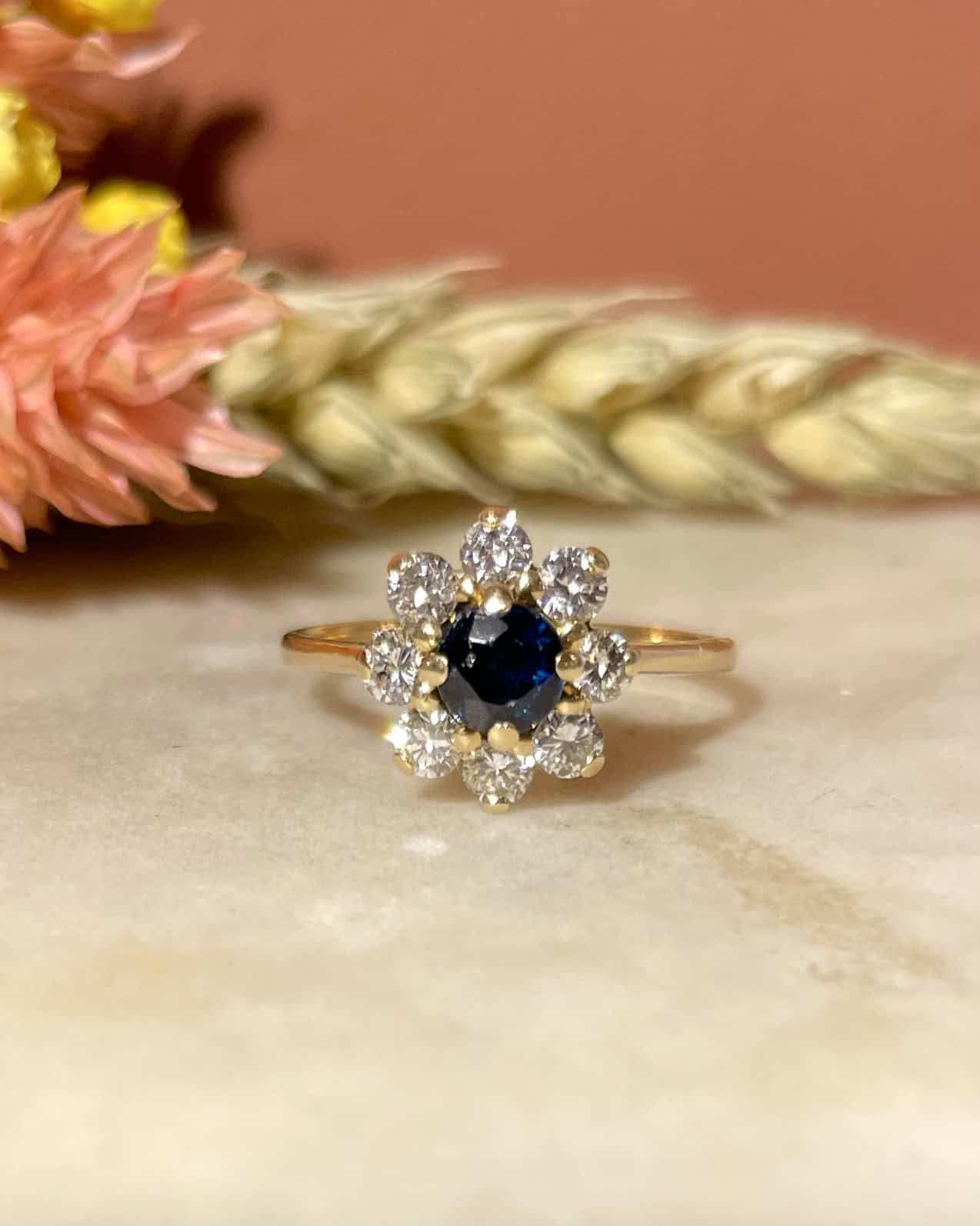 Bague Marguerite Saphir &amp; Diamants &quot;Faith&quot; - Elliade Paris