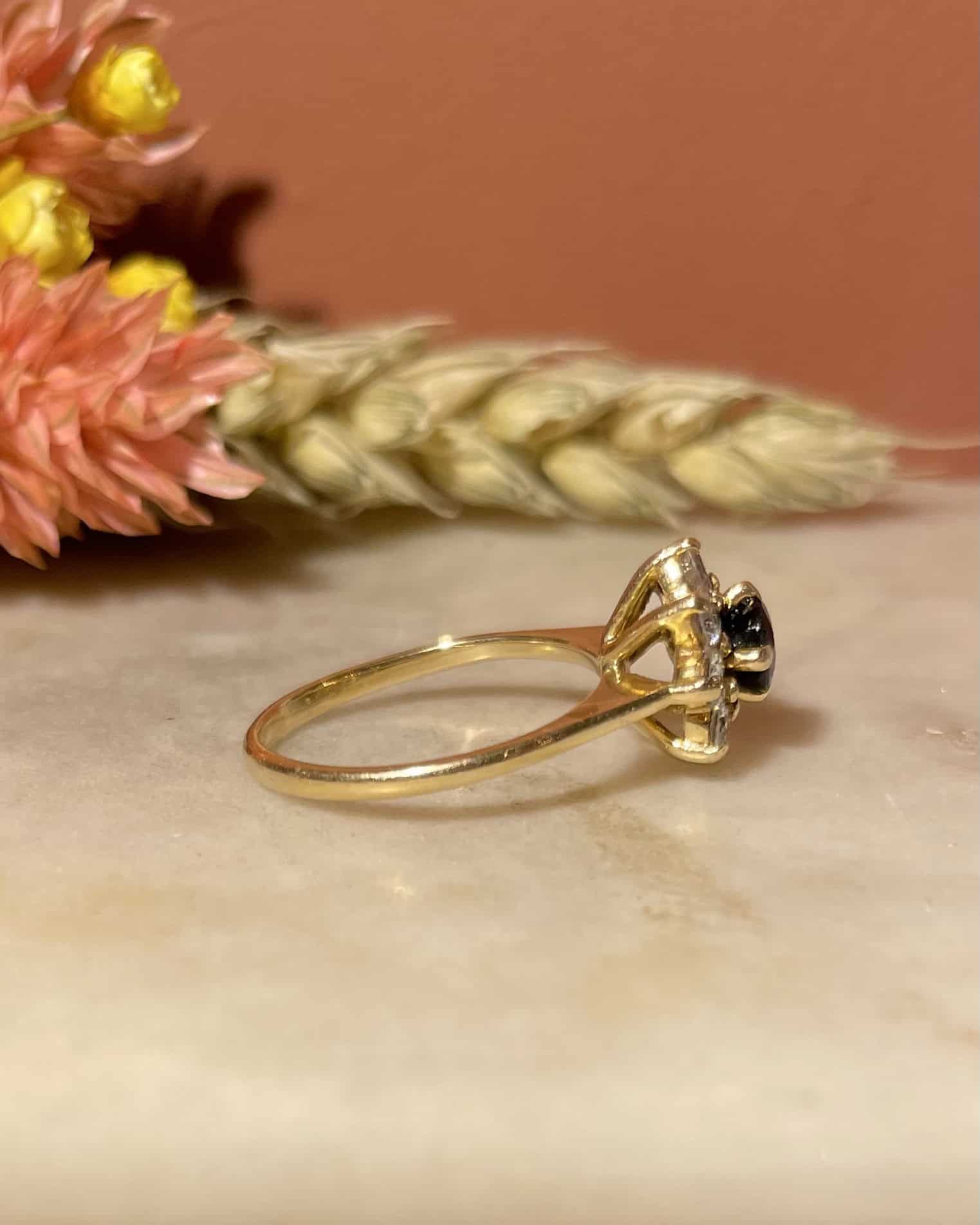 Bague Marguerite Saphir &amp; Diamants &quot;Faith&quot; - Elliade Paris