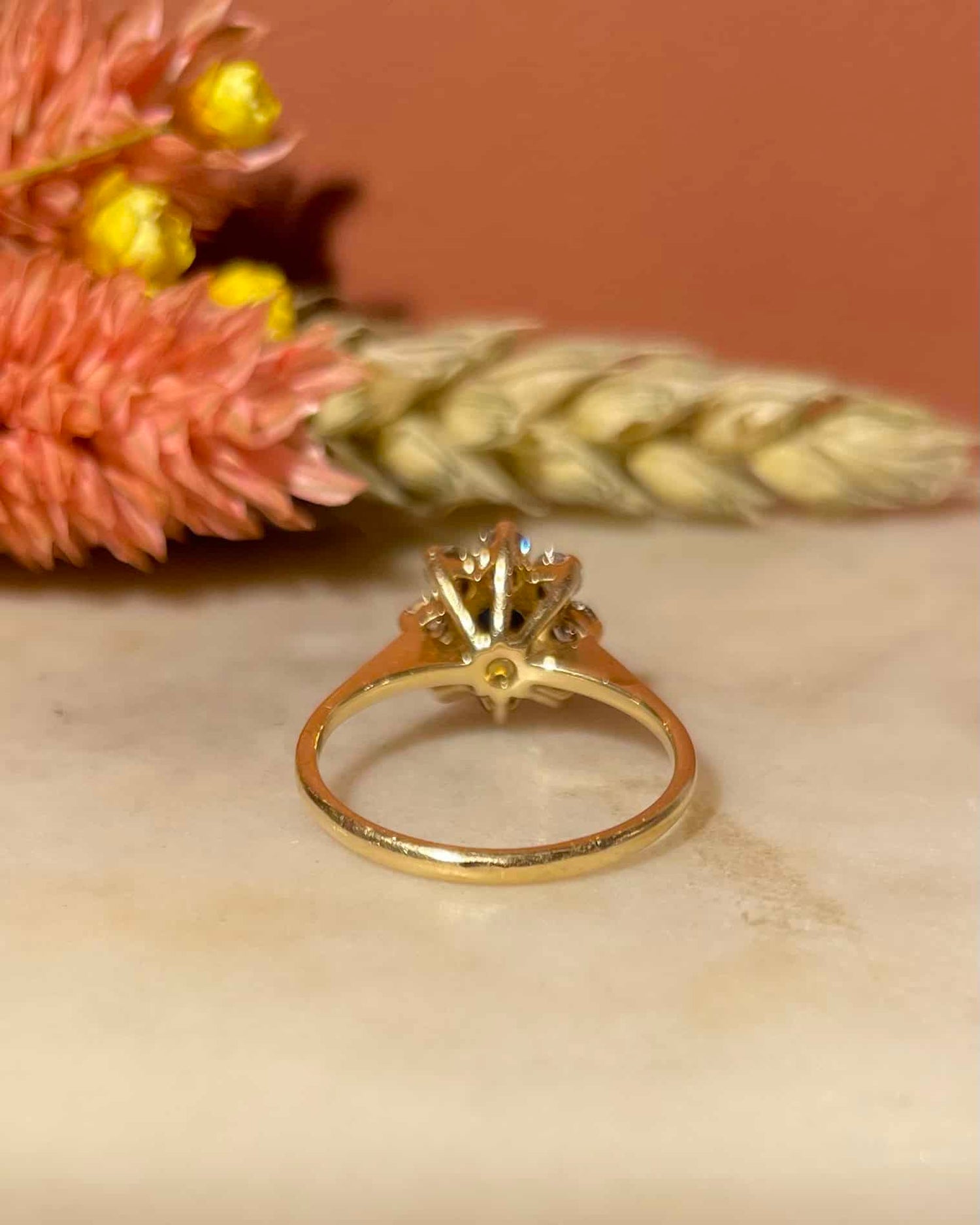 Bague Marguerite Saphir &amp; Diamants &quot;Faith&quot; - Elliade Paris