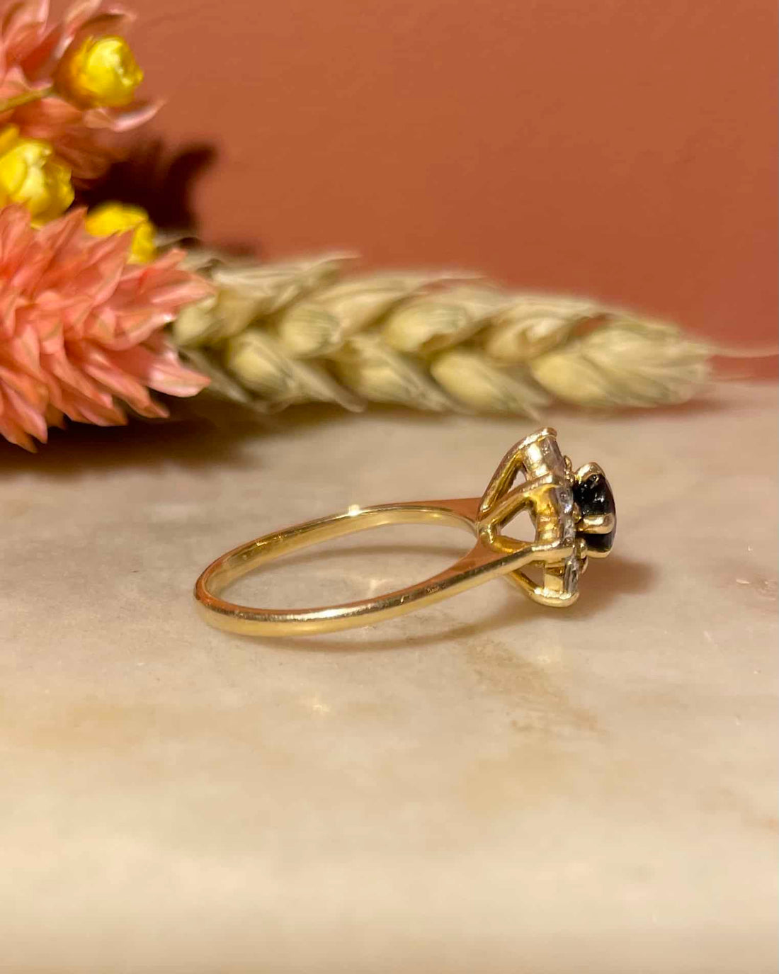 Bague Marguerite Saphir &amp; Diamants &quot;Faith&quot; - Elliade Paris