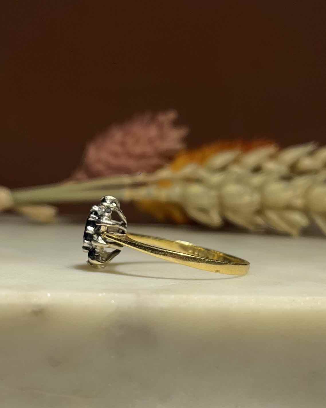 Bague Marguerite Saphir &amp; Diamants "Hélène" - Elliade Paris