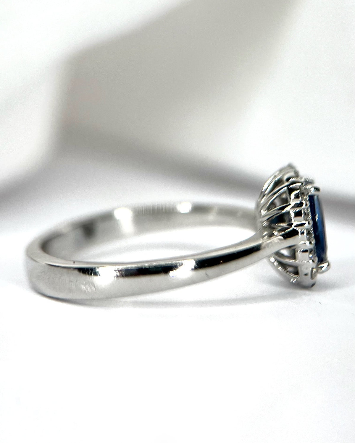 Bague Marguerite Saphir &amp; Diamants "Henriette" - Elliade Paris