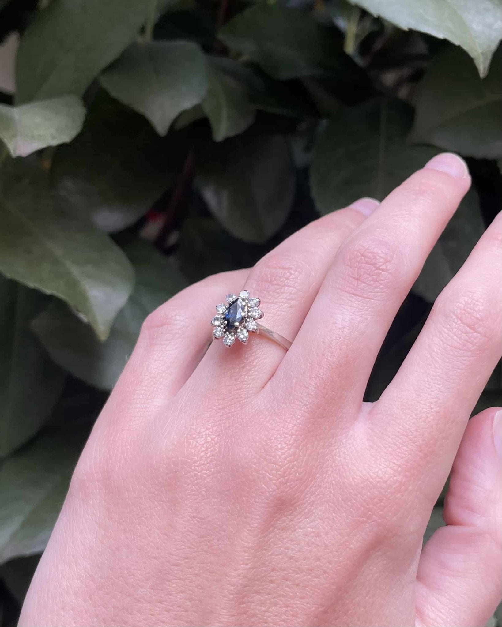 Bague Marguerite Saphir &amp; Diamants "Jehanne" - Elliade Paris