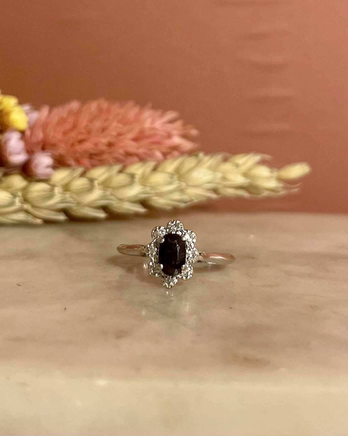 Bague Marguerite Saphir &amp; Diamants "Jelena" - Elliade Paris