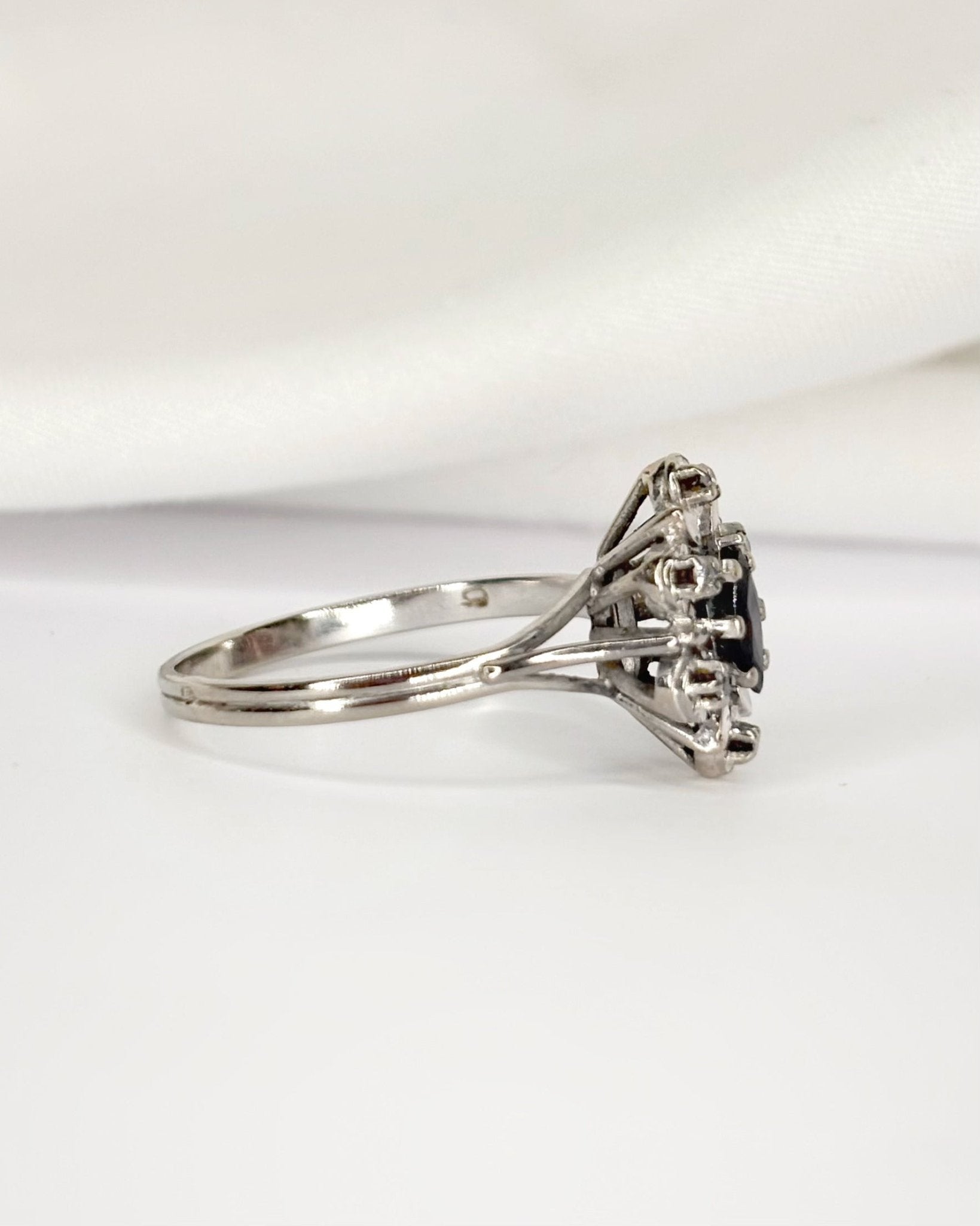 Bague Marguerite Saphir &amp; Diamants "Justine" - Elliade Paris