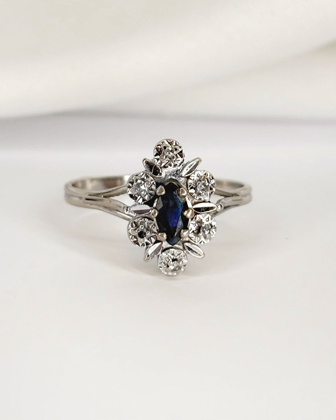 Bague Marguerite Saphir &amp; Diamants "Justine" - Elliade Paris