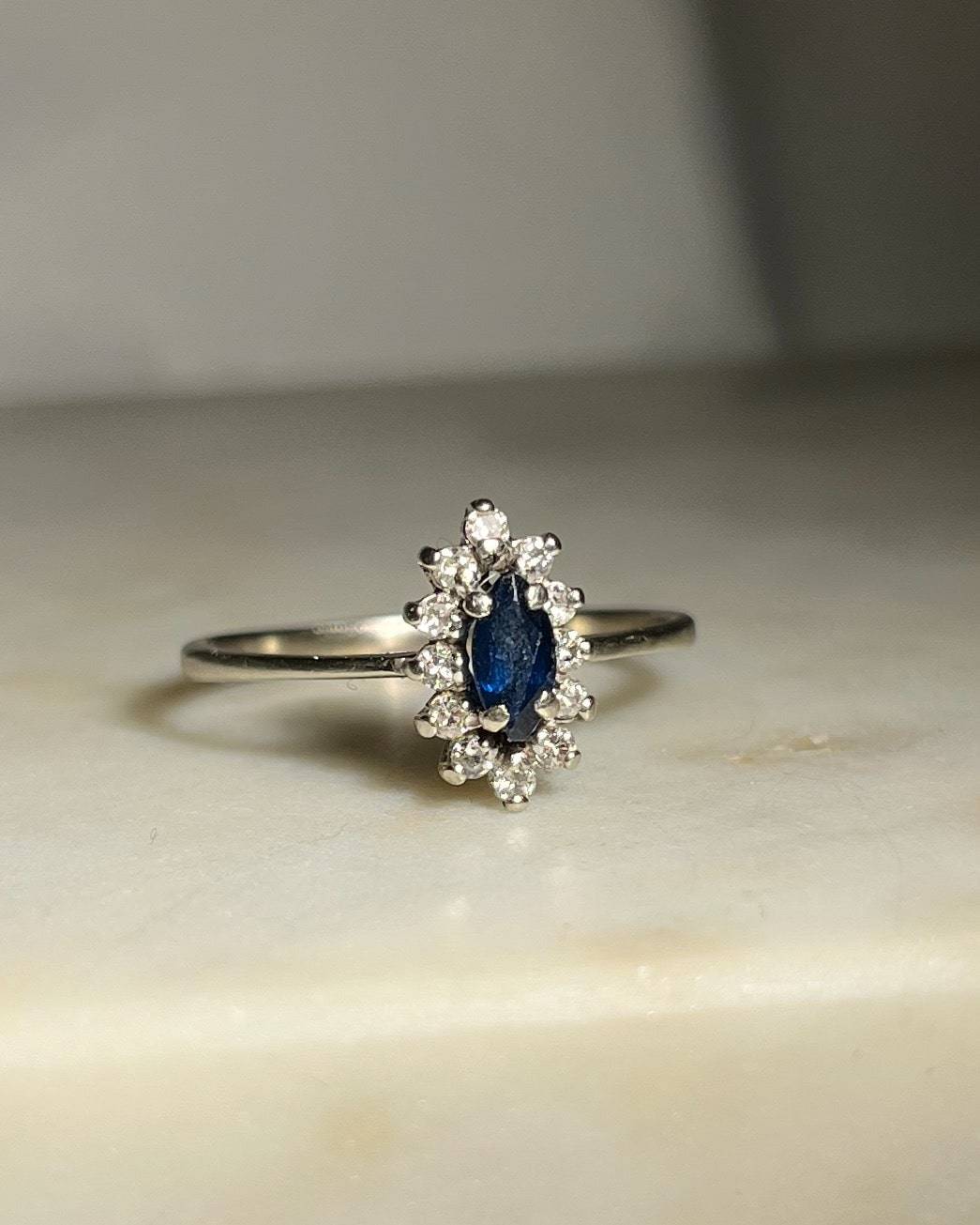 Bague Marguerite Saphir &amp; Diamants "Katalya" - Elliade Paris