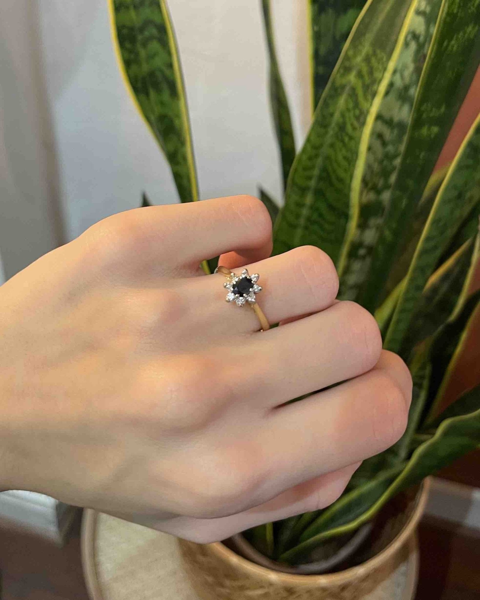Bague Marguerite Saphir &amp; Diamants &quot;Mary - Jane&quot; - Elliade Paris