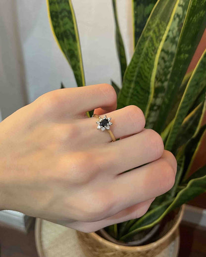 Bague Marguerite Saphir &amp; Diamants &quot;Mary - Jane&quot; - Elliade Paris