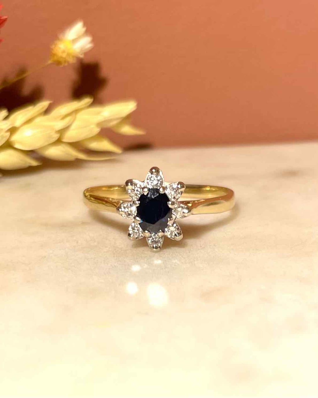 Bague Marguerite Saphir &amp; Diamants &quot;Mary - Jane&quot; - Elliade Paris