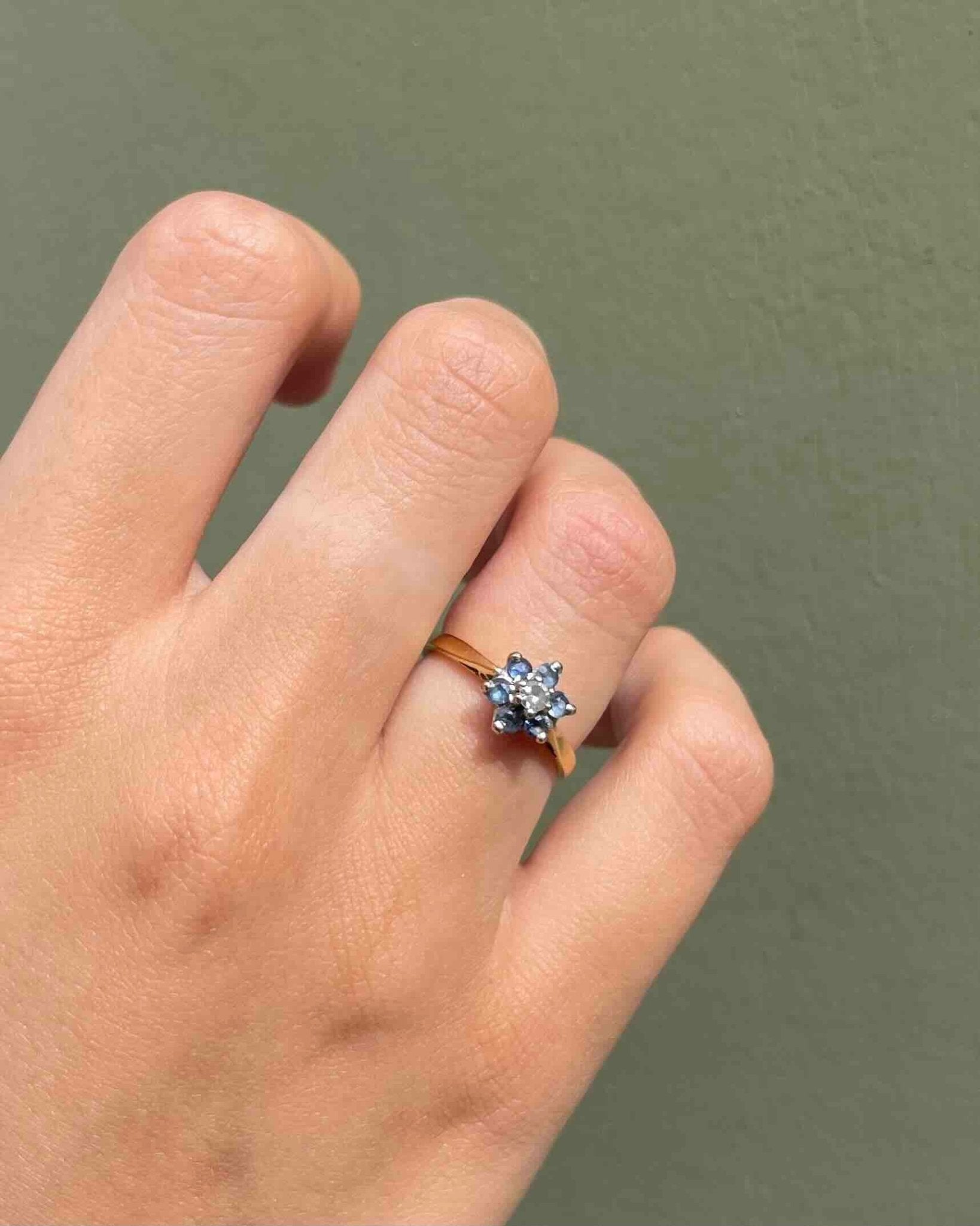 Bague Marguerite Saphir &amp; Diamants &quot;Nevaeh&quot; - Elliade Paris