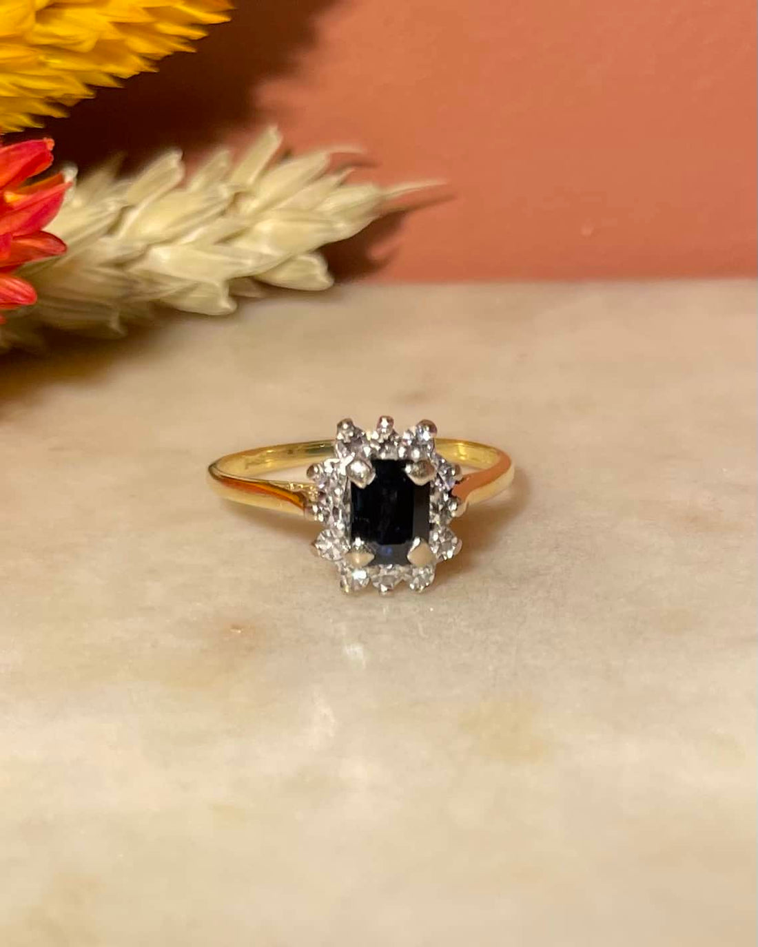 Bague Marguerite Saphir &amp; Diamants &quot;Olivia&quot; - Elliade Paris