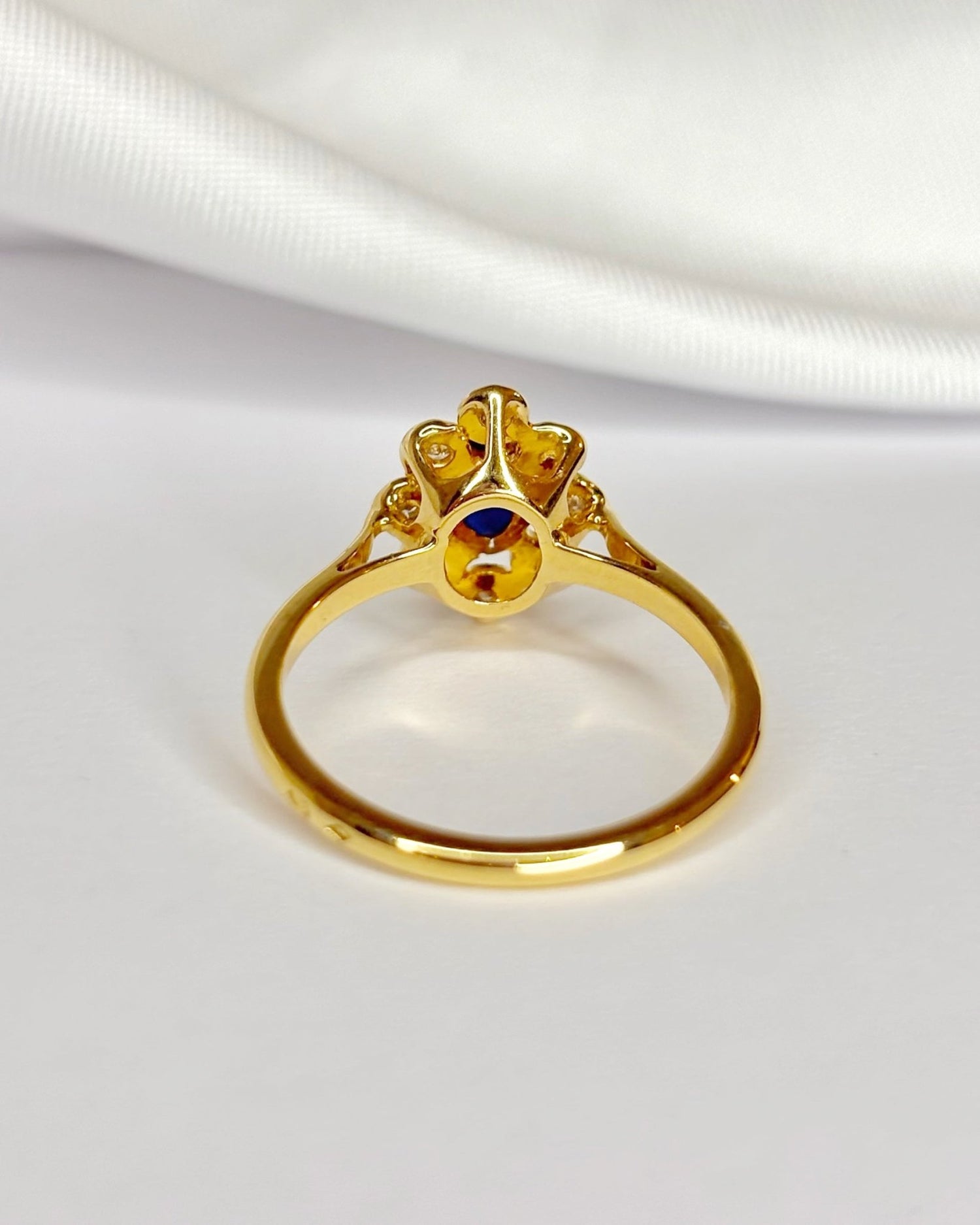 Bague Marguerite Saphir &amp; Diamants "Soumia" - Elliade Paris