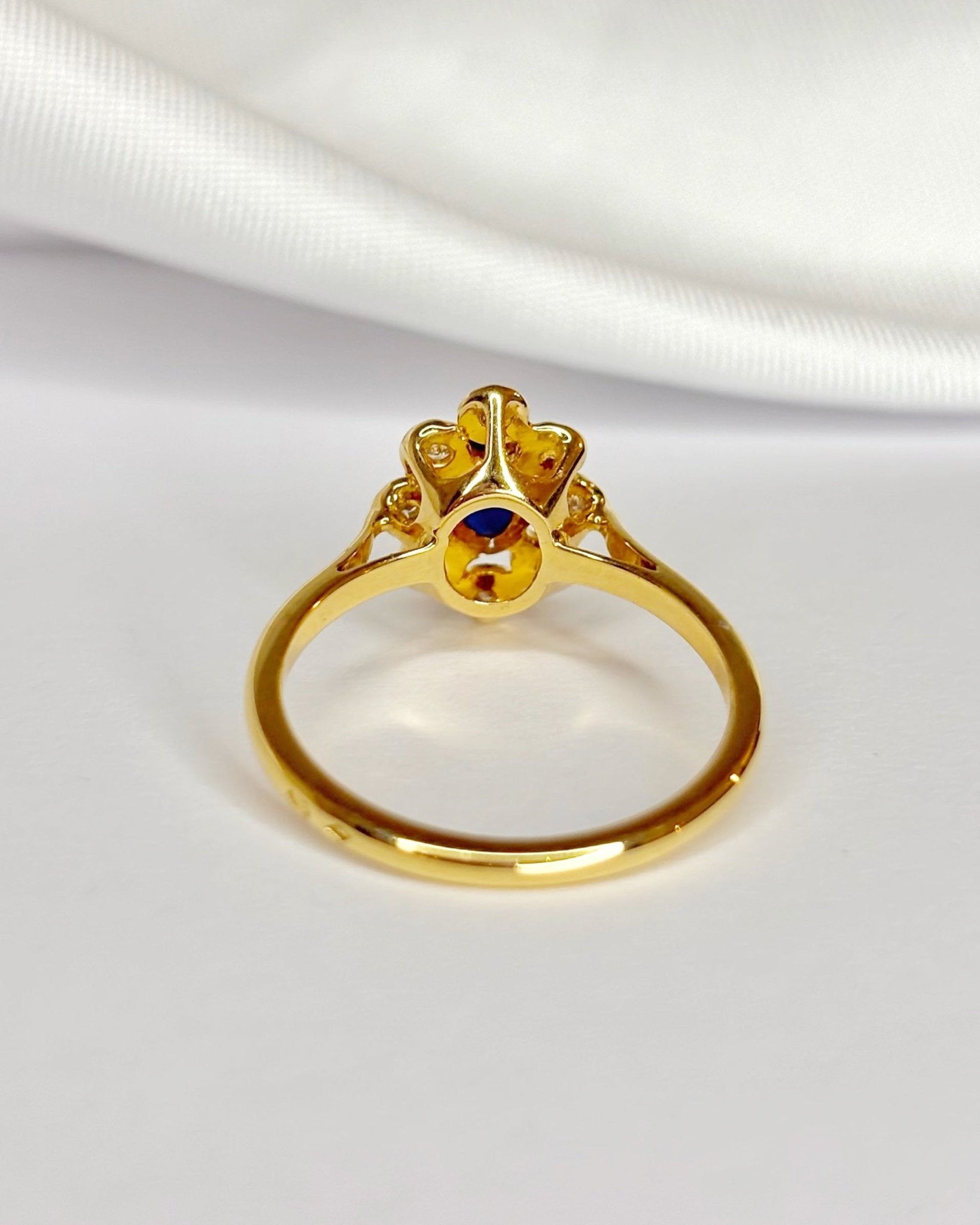 Bague Marguerite Saphir &amp; Diamants "Soumia" - Elliade Paris