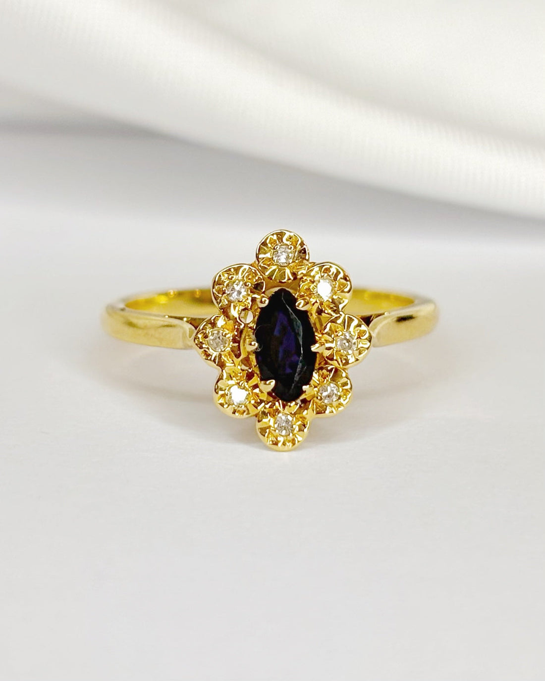Bague Marguerite Saphir &amp; Diamants "Soumia" - Elliade Paris