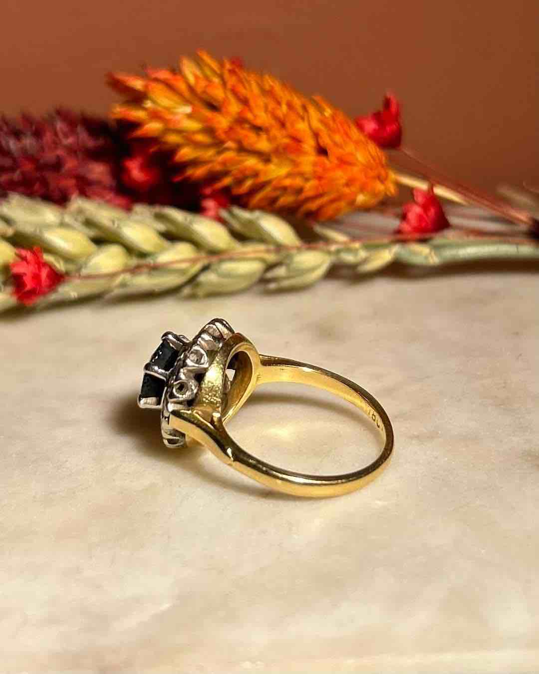 Bague Marguerite Saphir &amp; Diamants "Sybella" - Elliade Paris