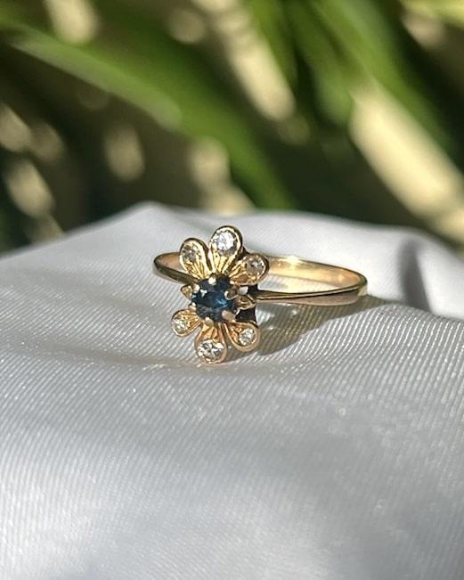 Bague Marguerite Saphir &amp; Diamants "Tristana" - Elliade Paris