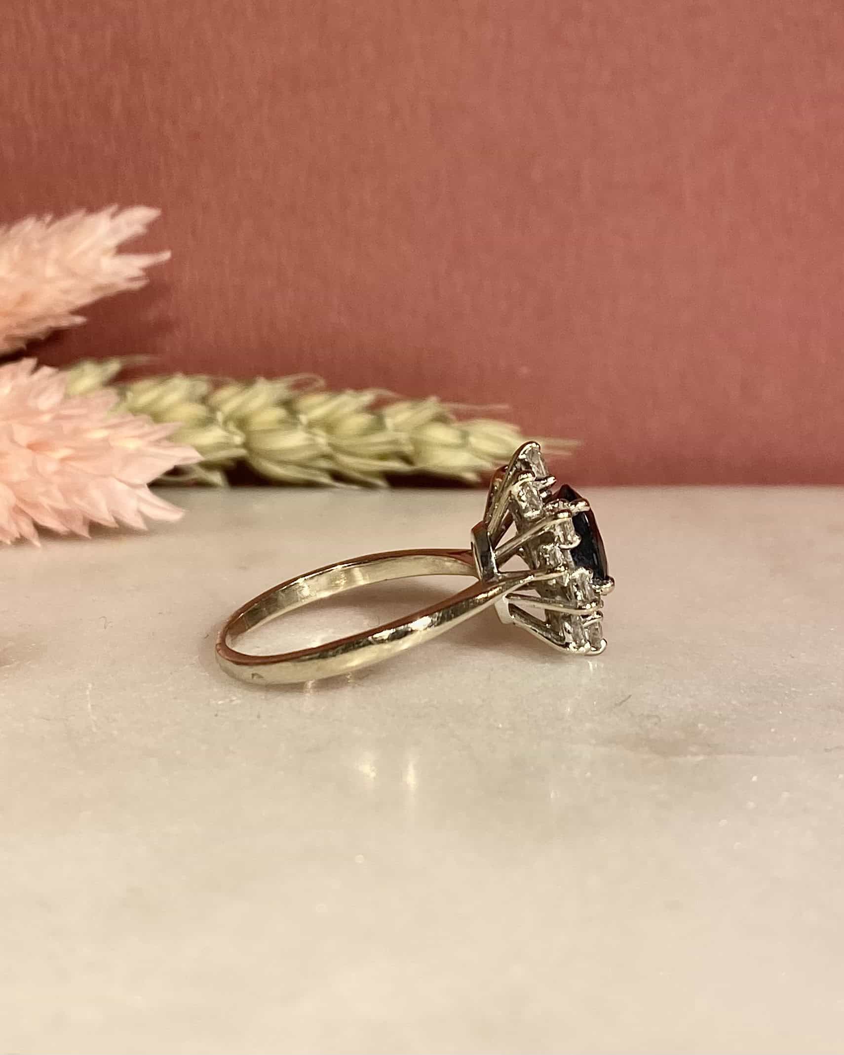 Anillo "Solene" con margaritas de zafiro y diamantes de 1,20 quilates
